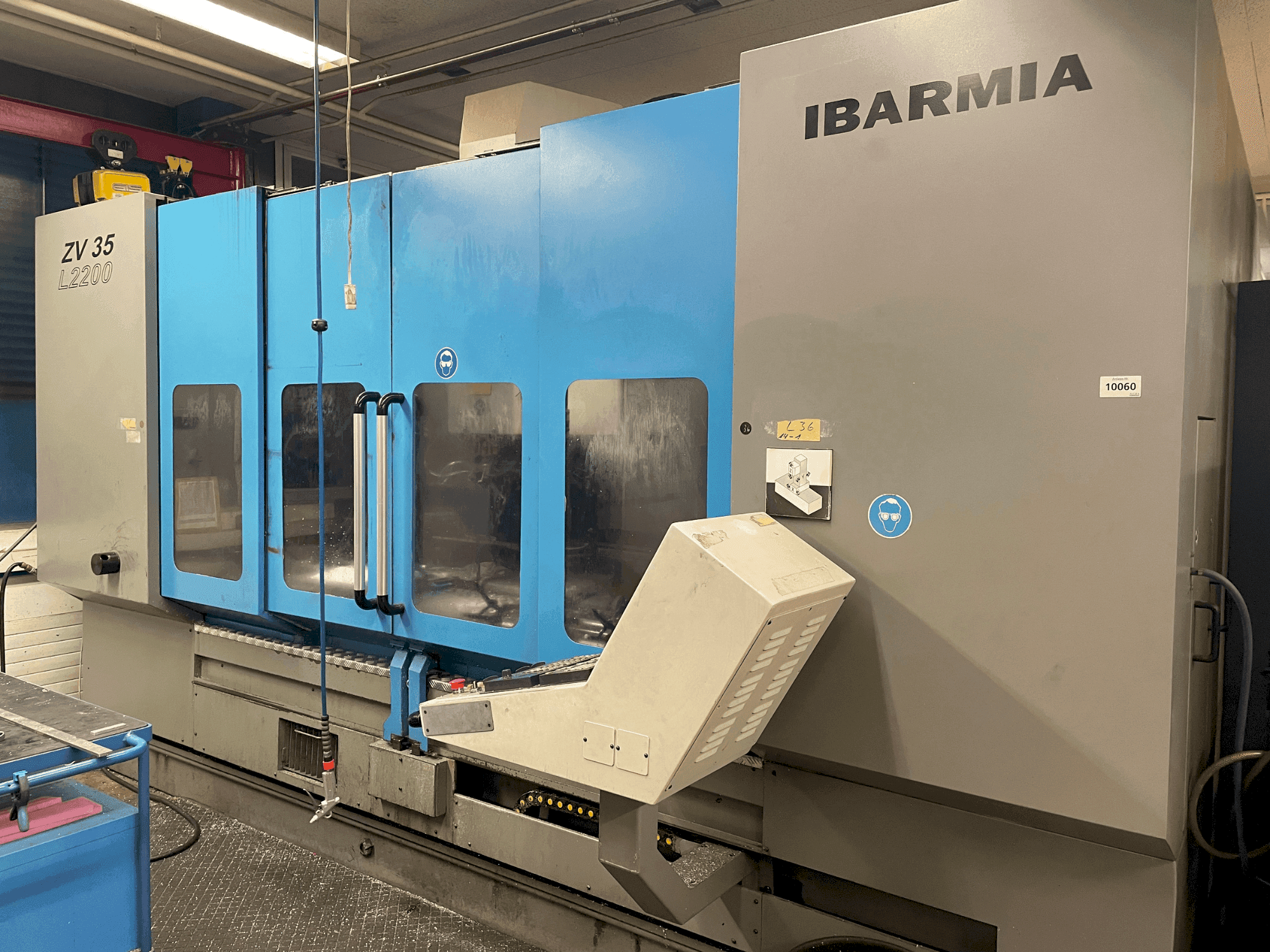 Frontansicht der IBARMIA ZV 35 L2200 Maschine