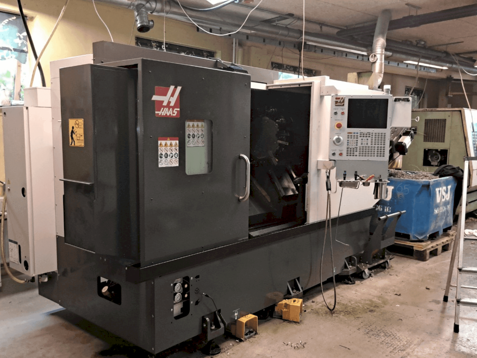 Frontansicht der HAAS ST-30 Y Maschine