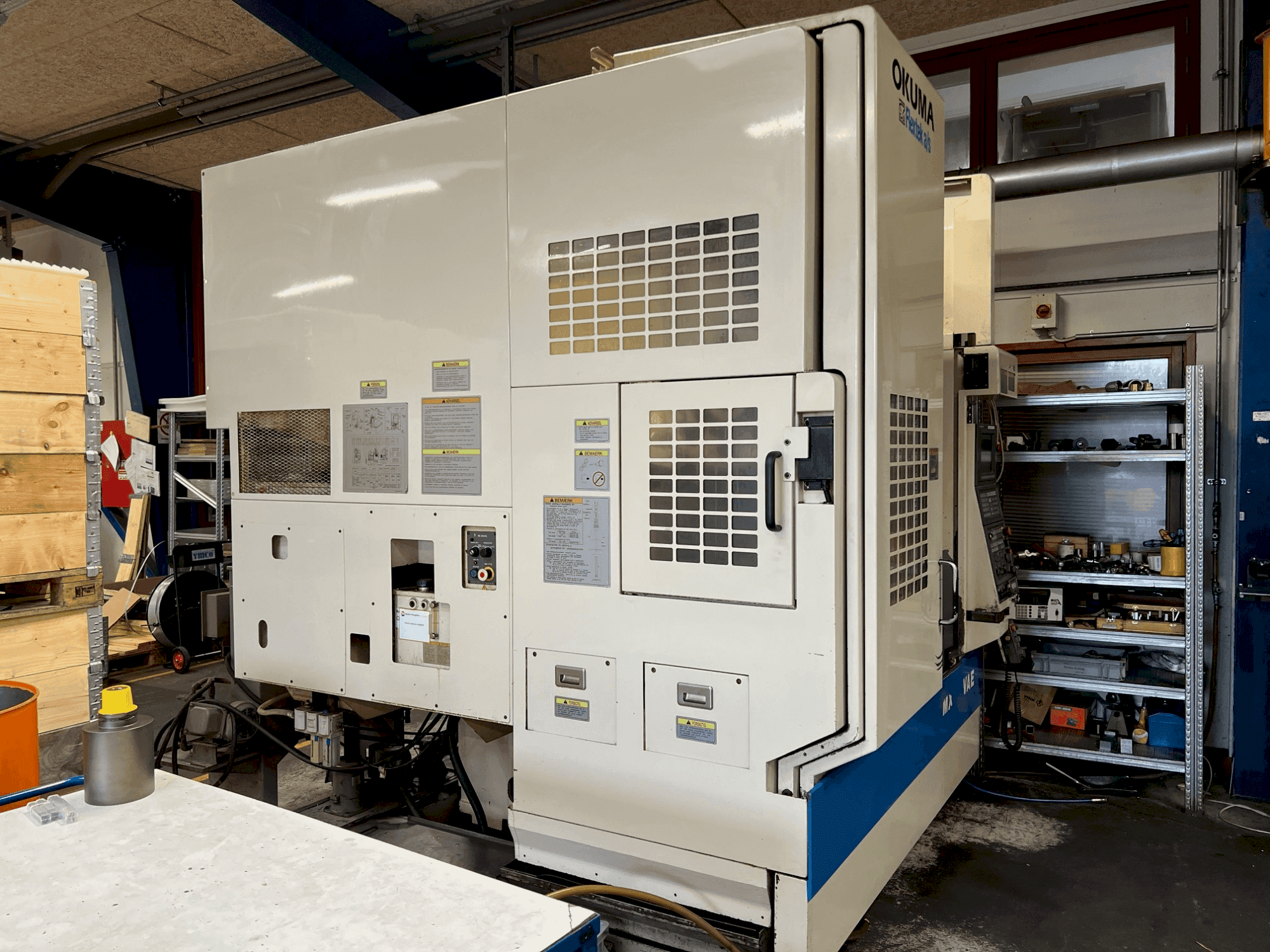 Frontansicht der Okuma MX-45 VAE Maschine