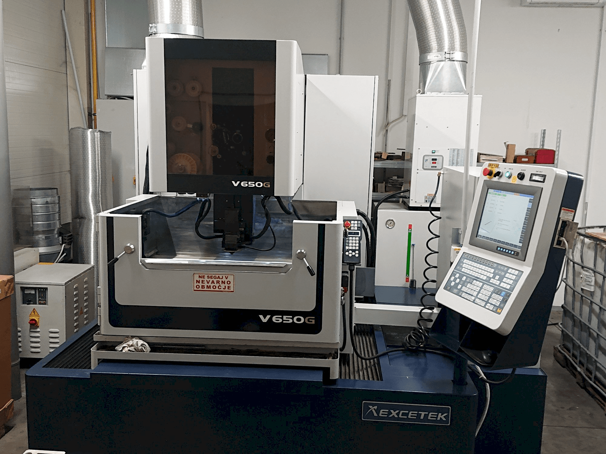 Frontansicht der EXCETEK V650G Maschine