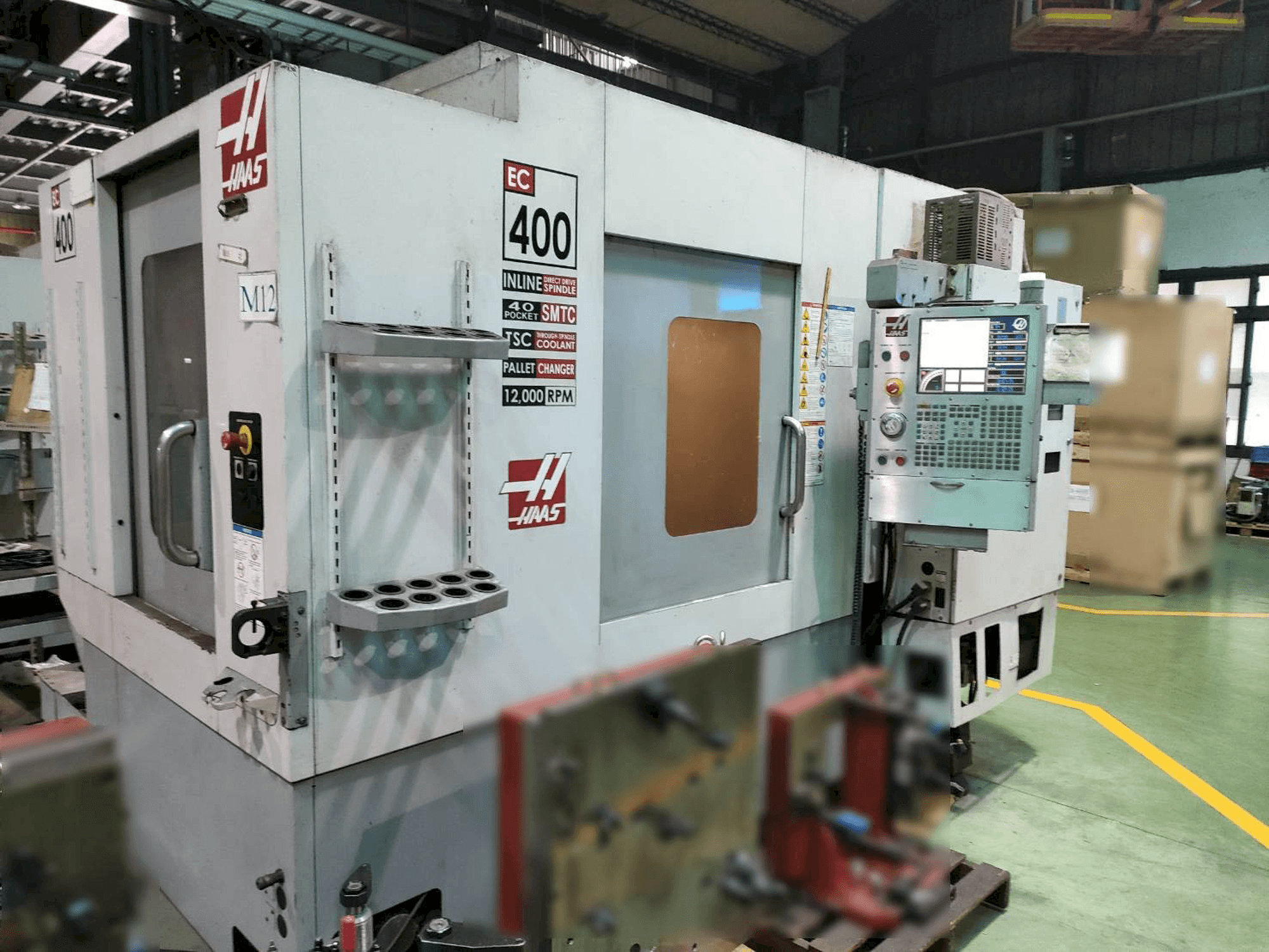 Frontansicht der HAAS EC-400 Maschine