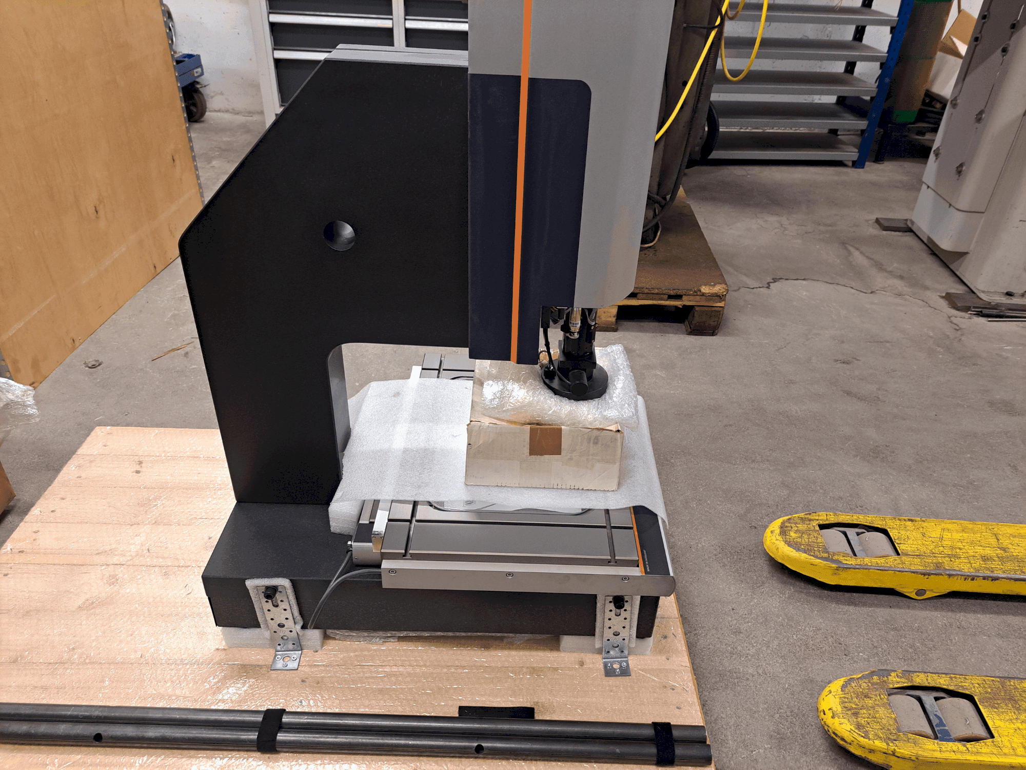 Frontansicht der HEINRICH SCHNEIDER MM1-300 CNC MZ TP20 Maschine