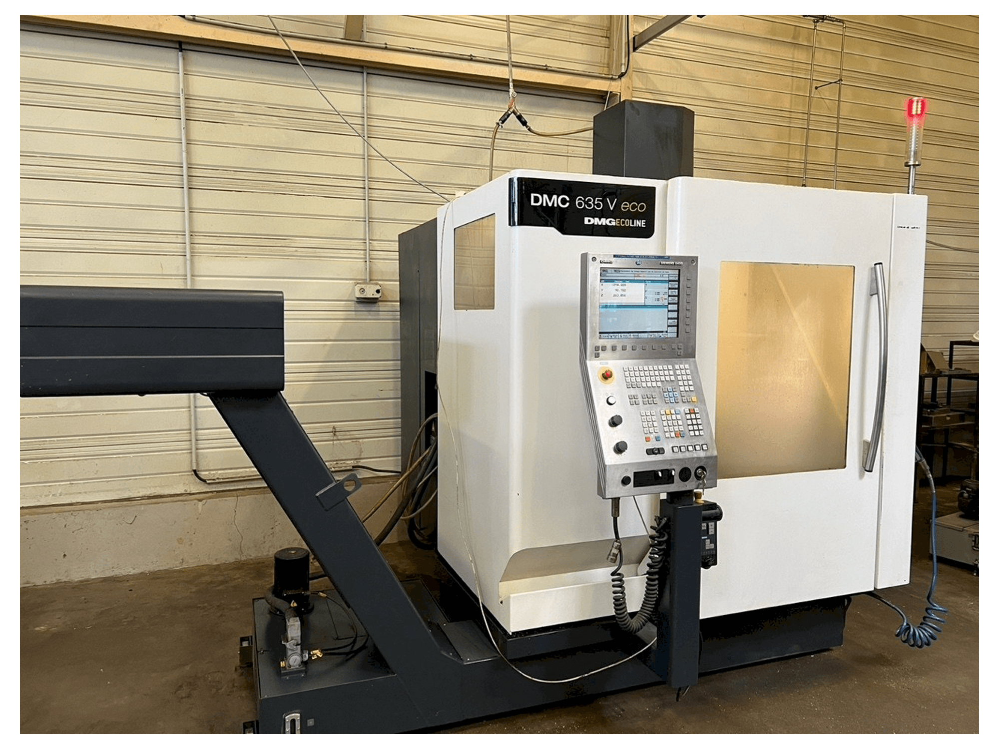 Frontansicht der DMG DMC 635V ECOLINE Maschine