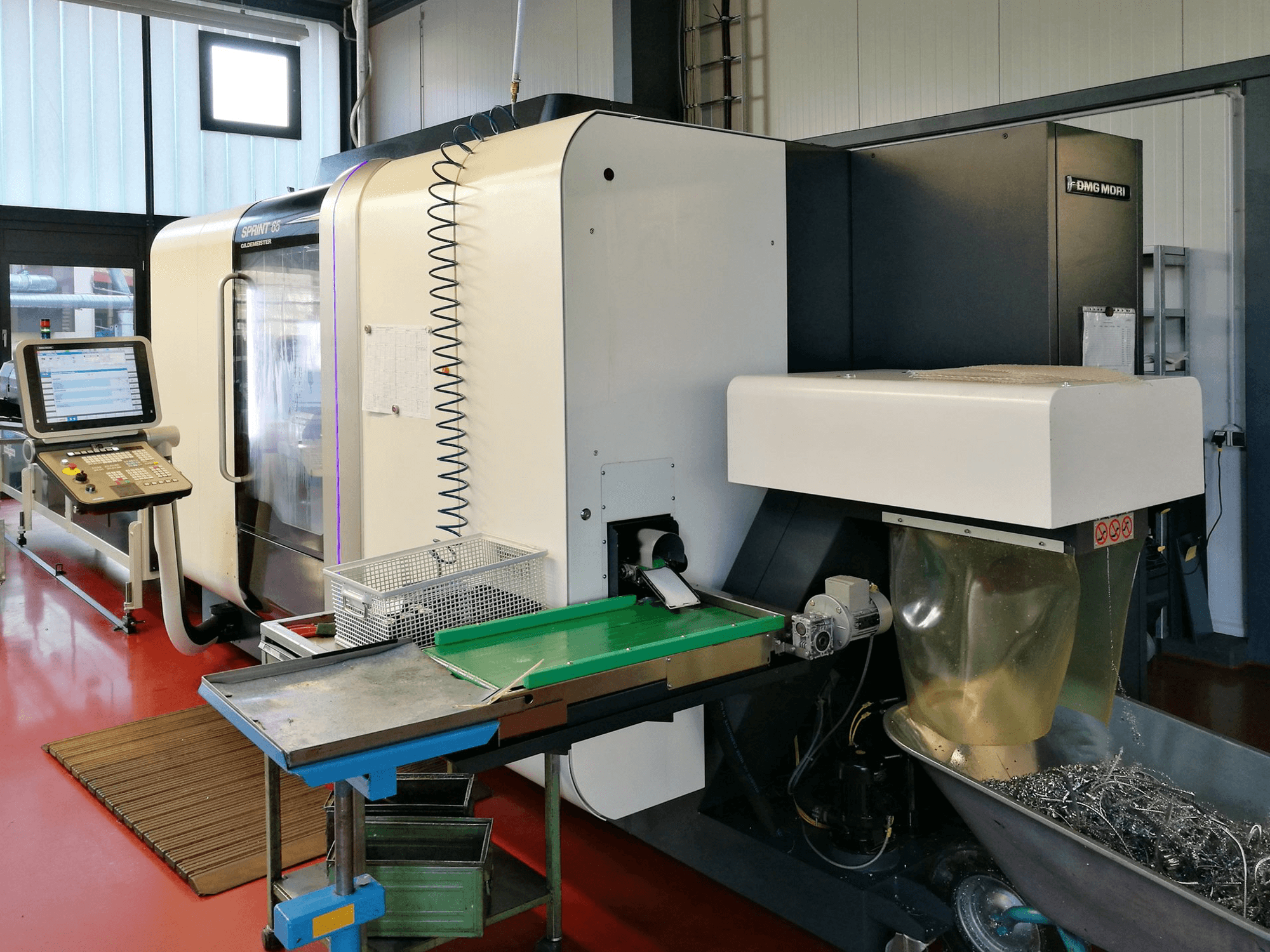 Rechte Ansicht der DMG MORI Sprint 65 3T Maschine