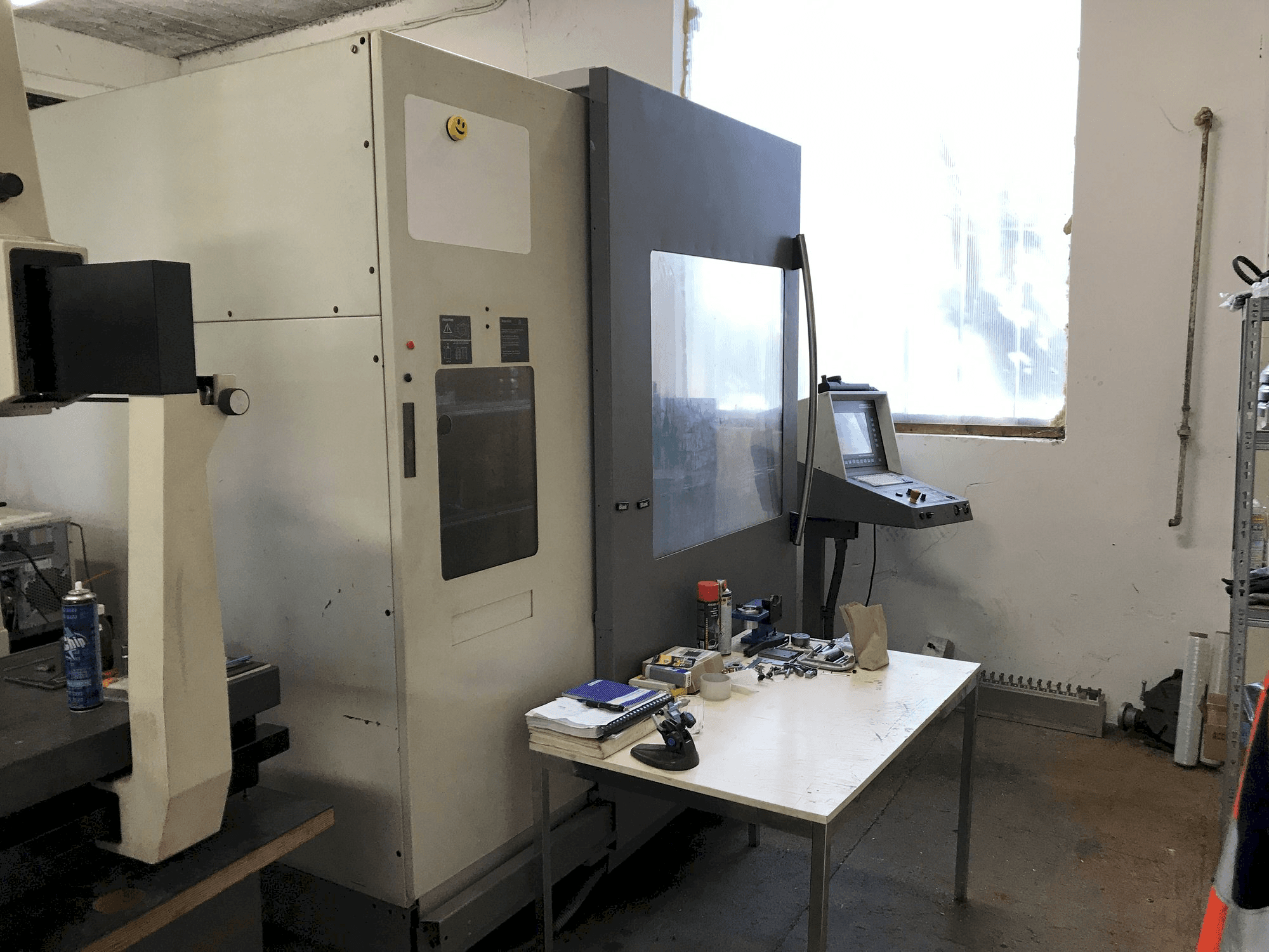 Frontansicht der DECKEL MAHO DMU 60P Maschine