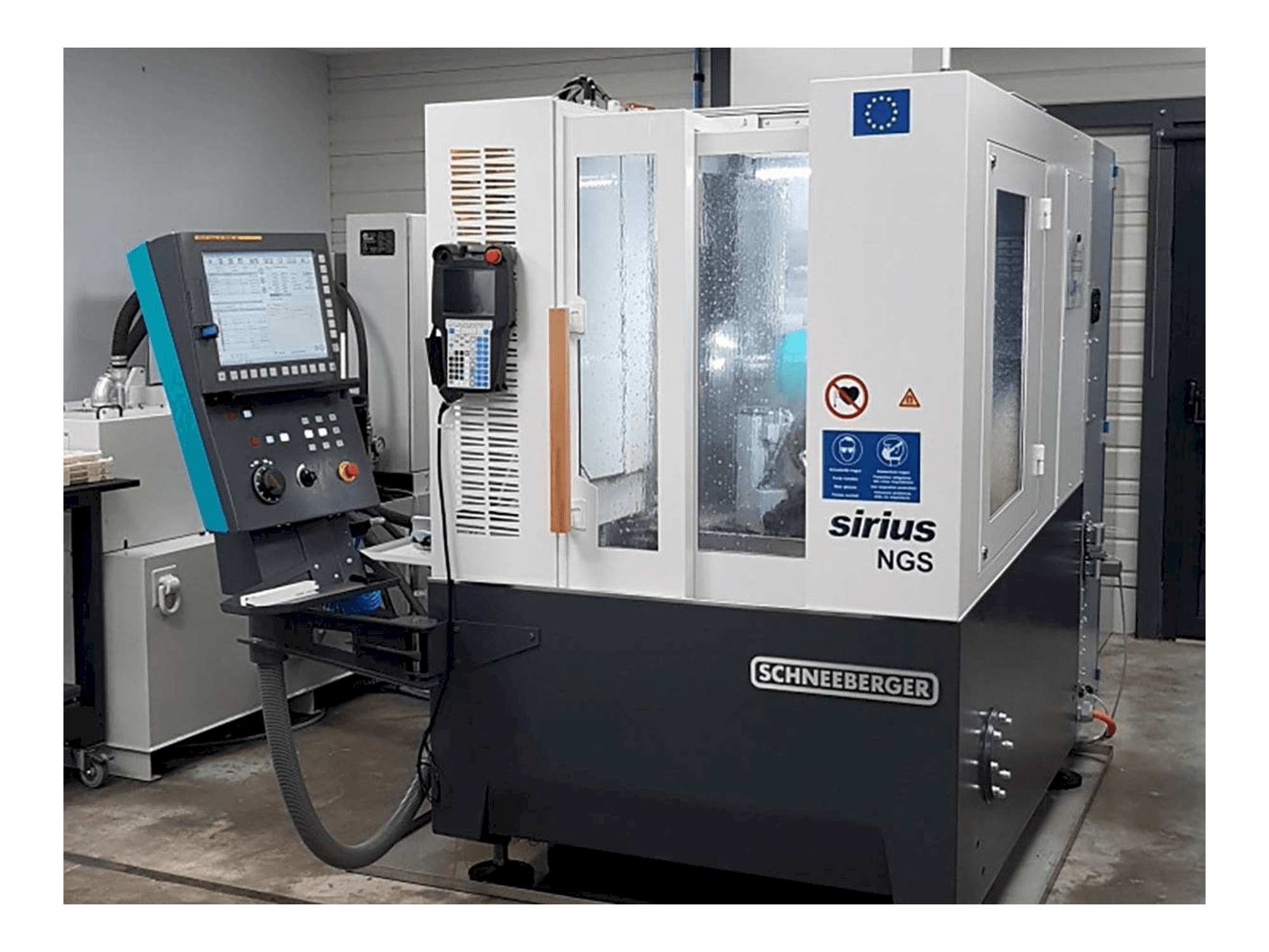 Frontansicht der Schneeberger SIRIUS NGS Maschine