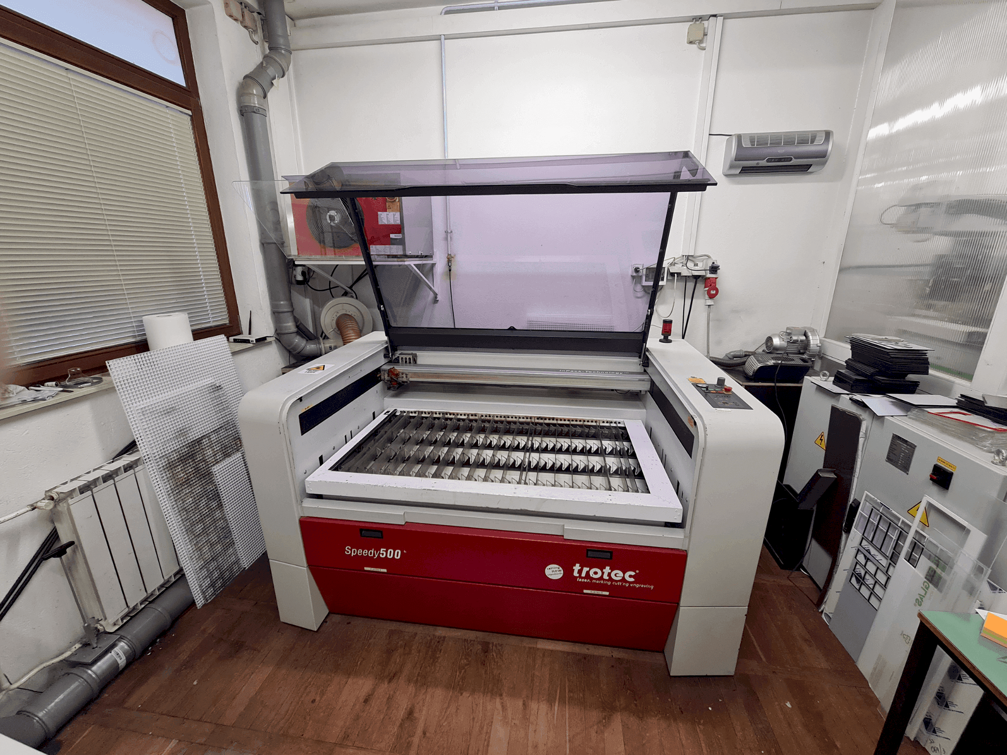 Frontansicht der Trotec Speedy 500 Maschine