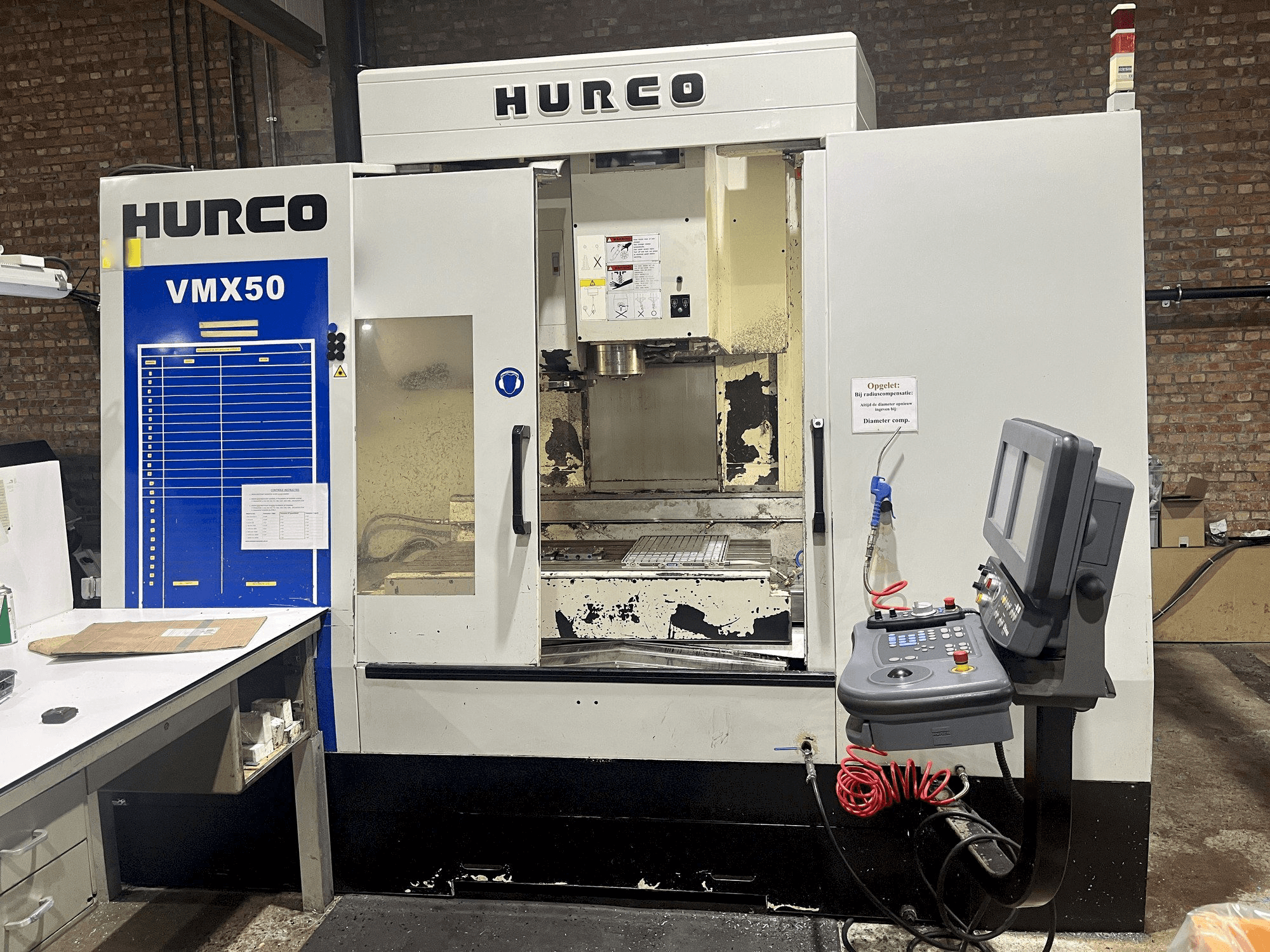 Frontansicht der Hurco VMX50 Maschine
