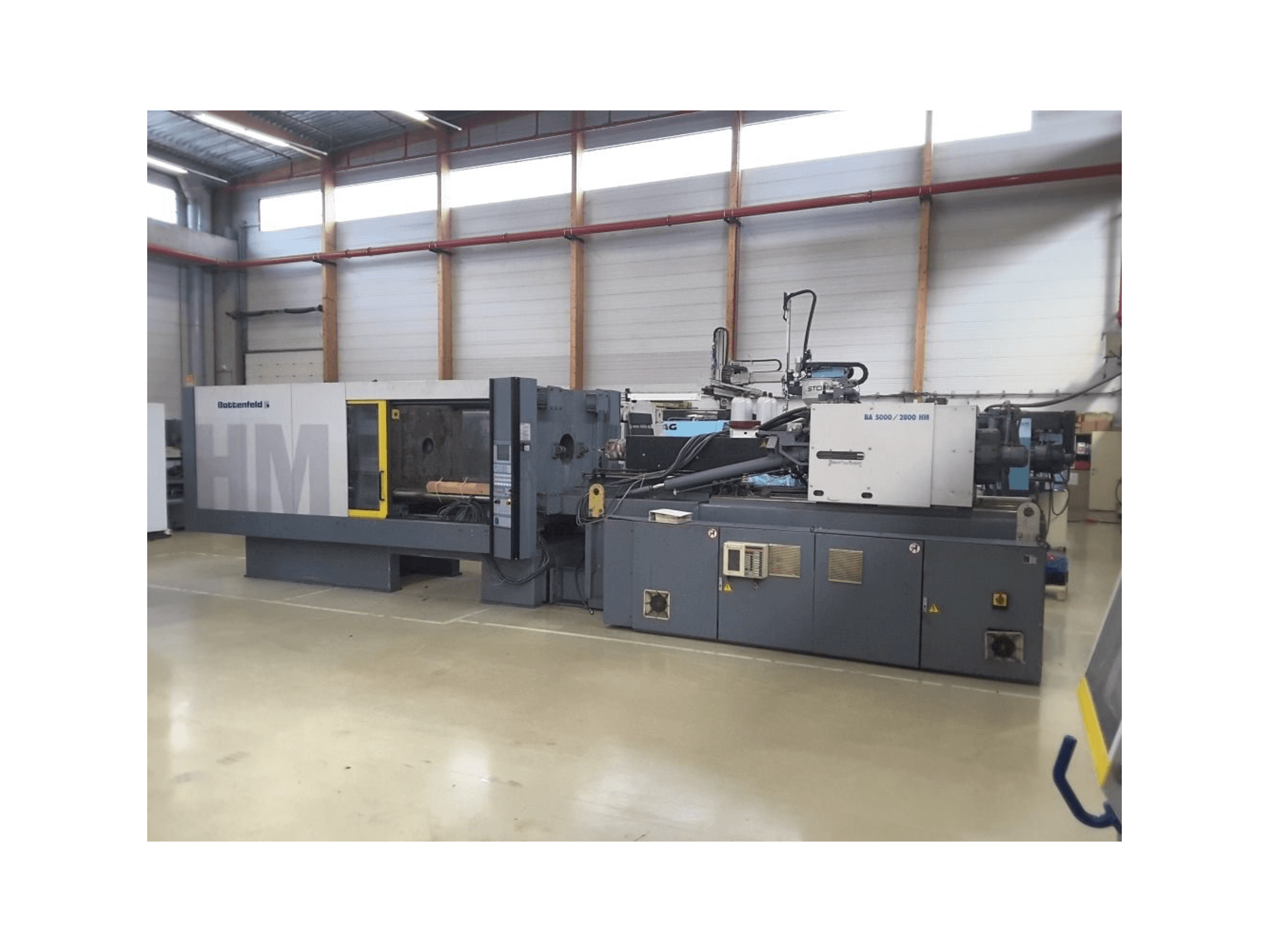 Frontansicht der Battenfeld BA 5000 - 2800 HM Maschine