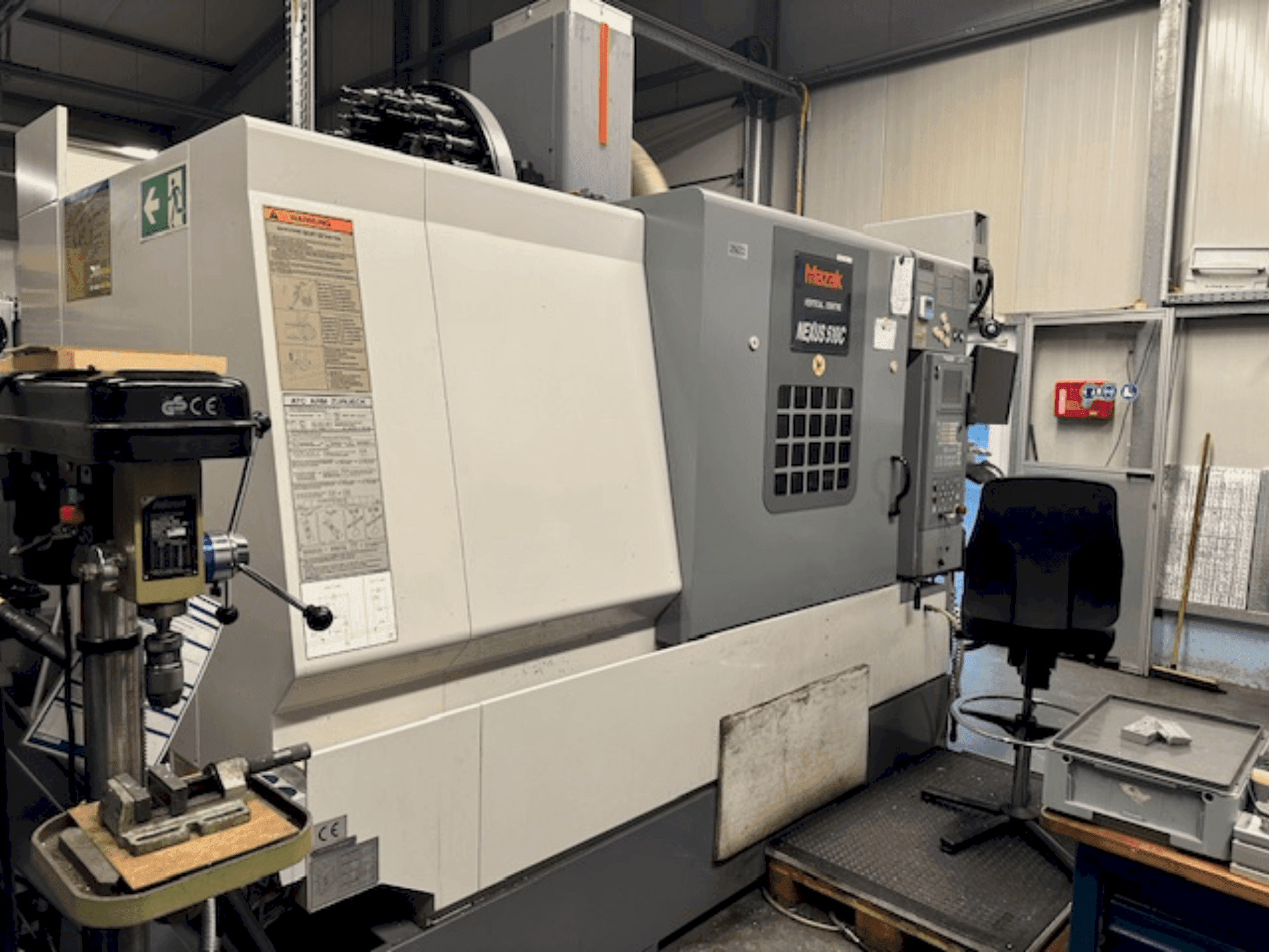Frontansicht der Mazak VCN 510-C Maschine