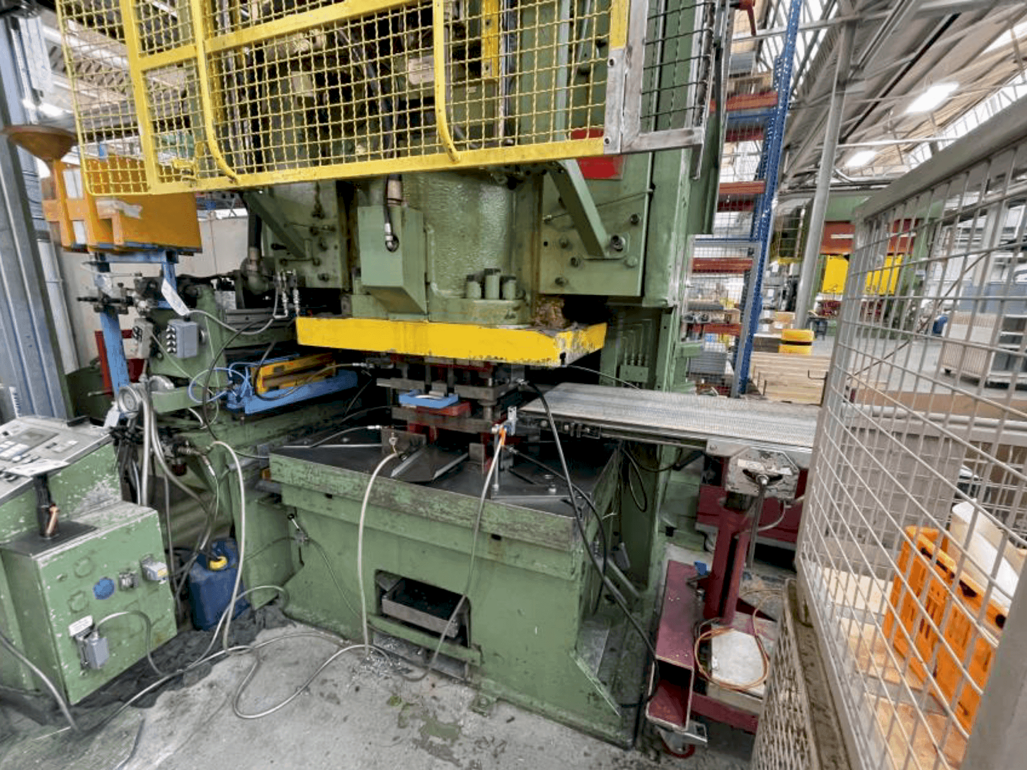 Frontansicht der ERFURT PEEX 2 315/1400x880/20-160 Maschine