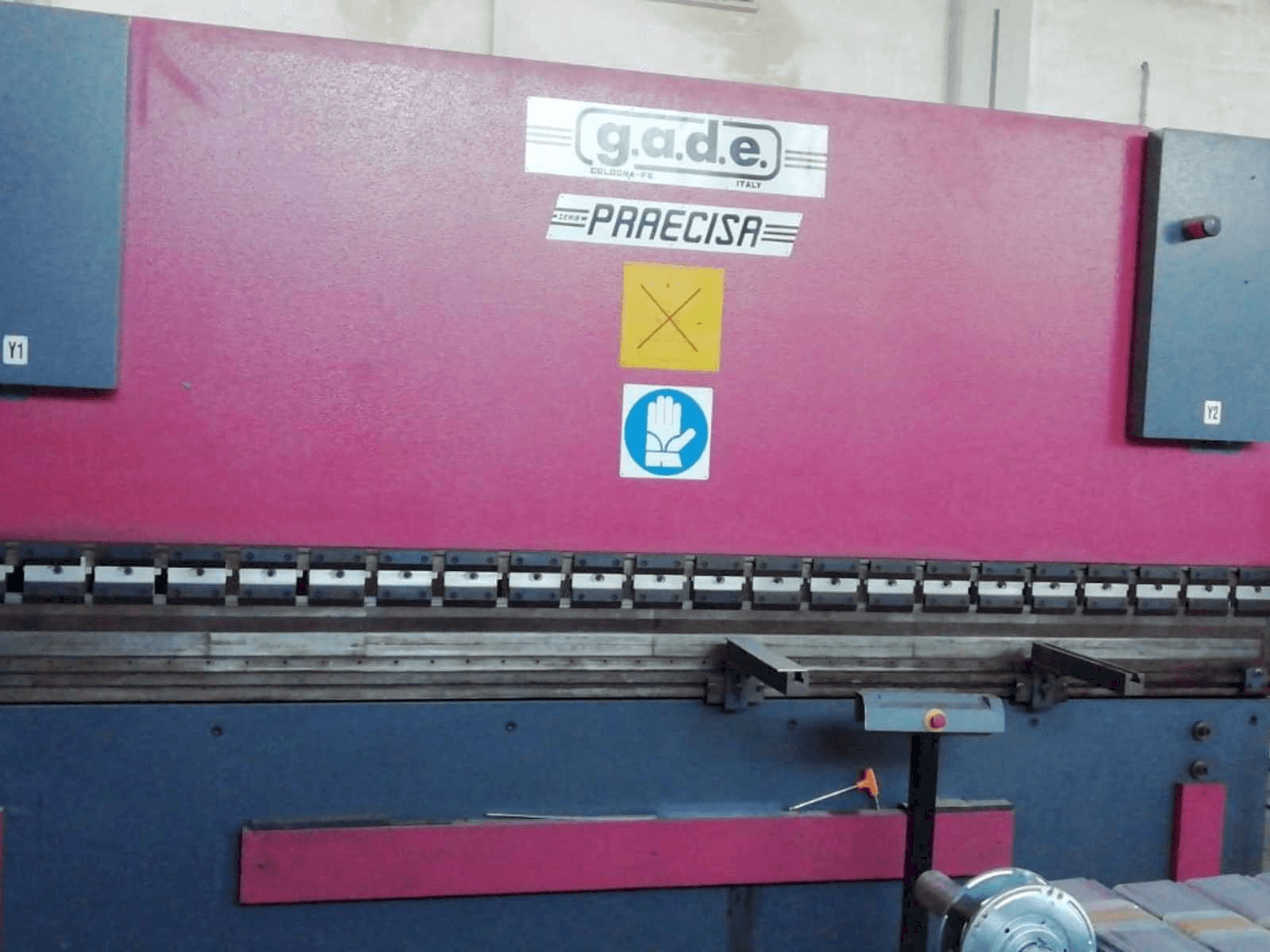 Frontansicht der Gade PS-C 4120 Maschine