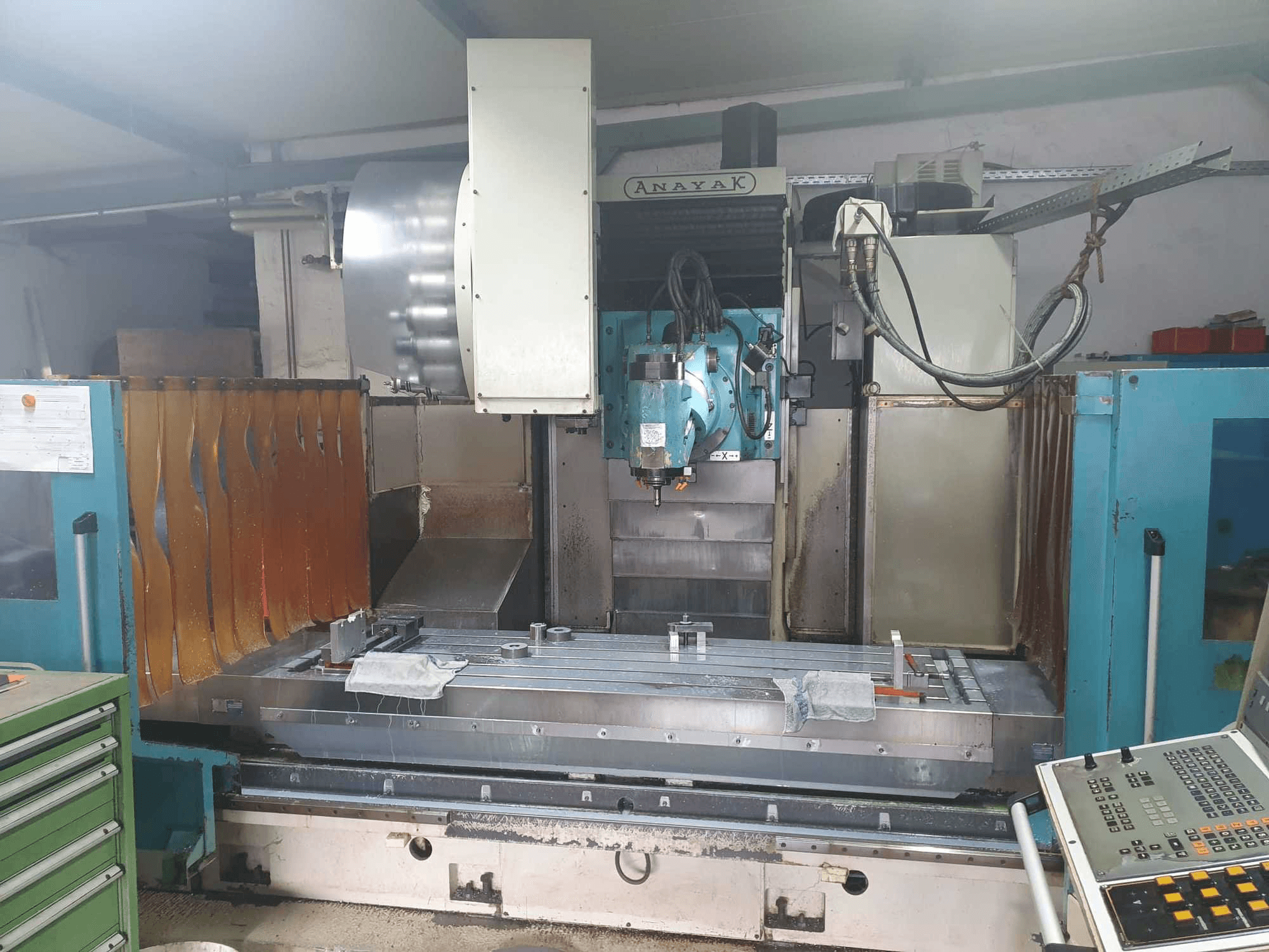 Frontansicht der ANAYAK VH 2200 Maschine