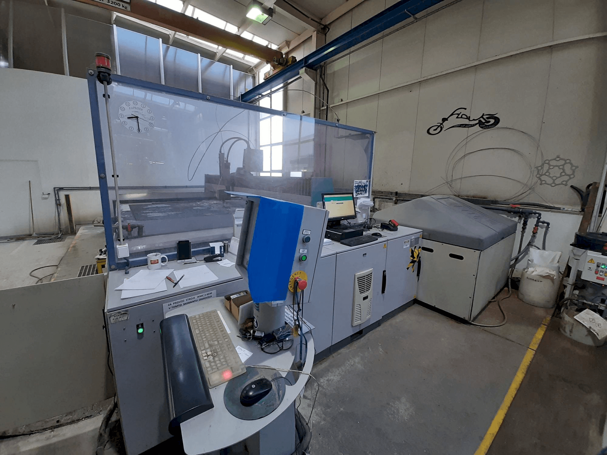 Frontansicht der Flow WMC2-4030 Maschine