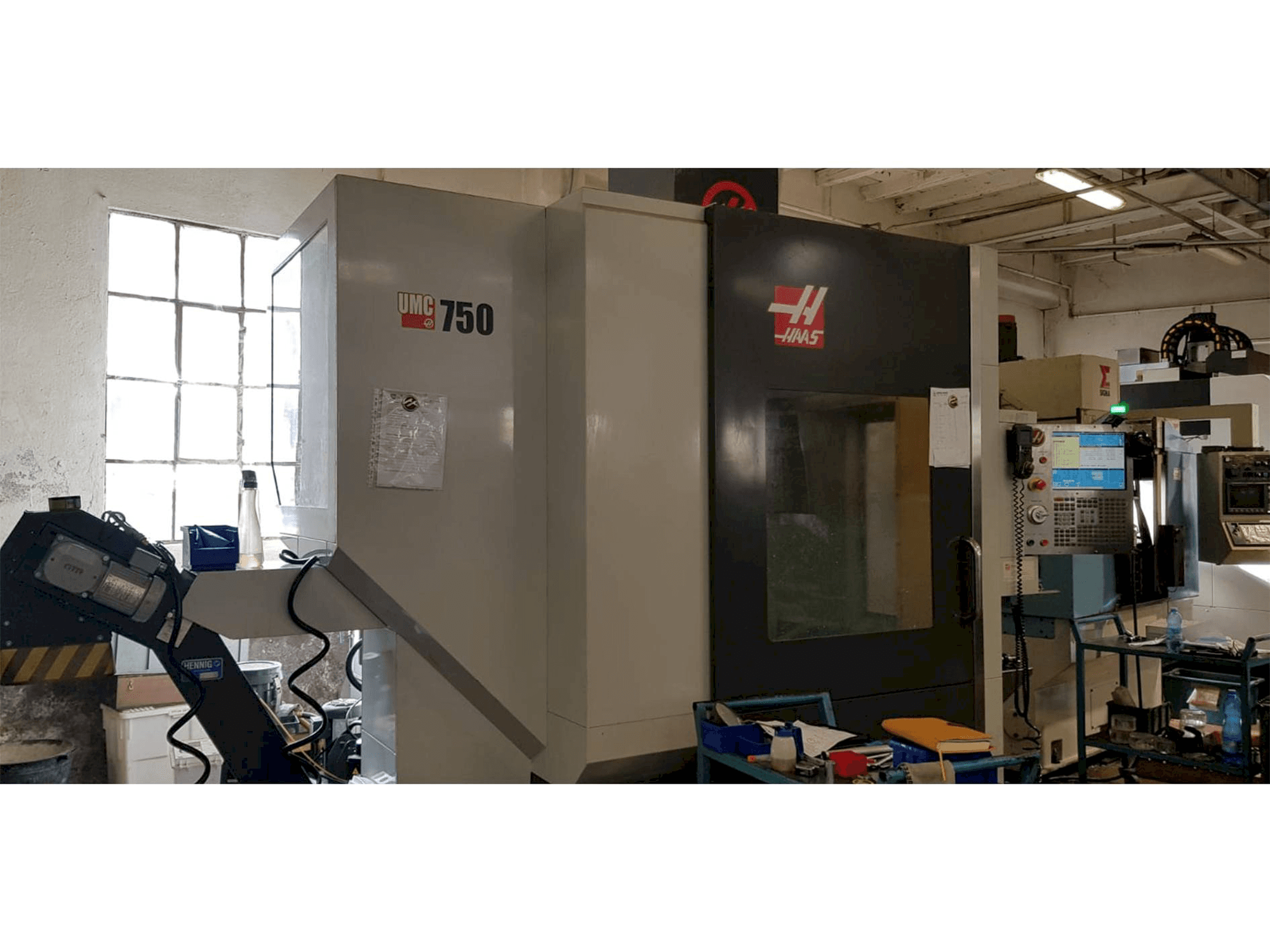 Frontansicht der HAAS UMC 750 Maschine