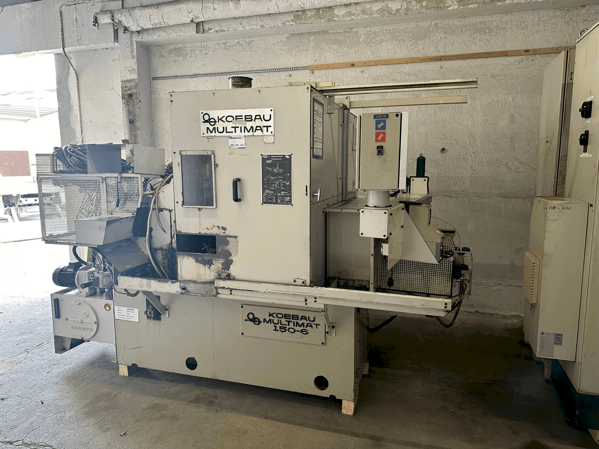 Frontansicht der KOEBAU Multimat 150 Maschine