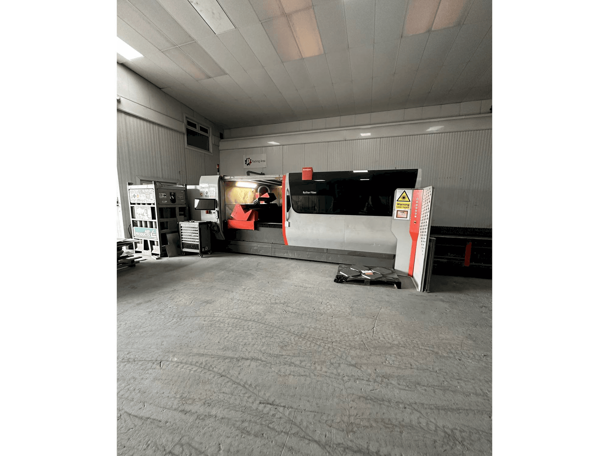 Frontansicht der Bystronic Bystar 6KW 3015 Fiber Maschine