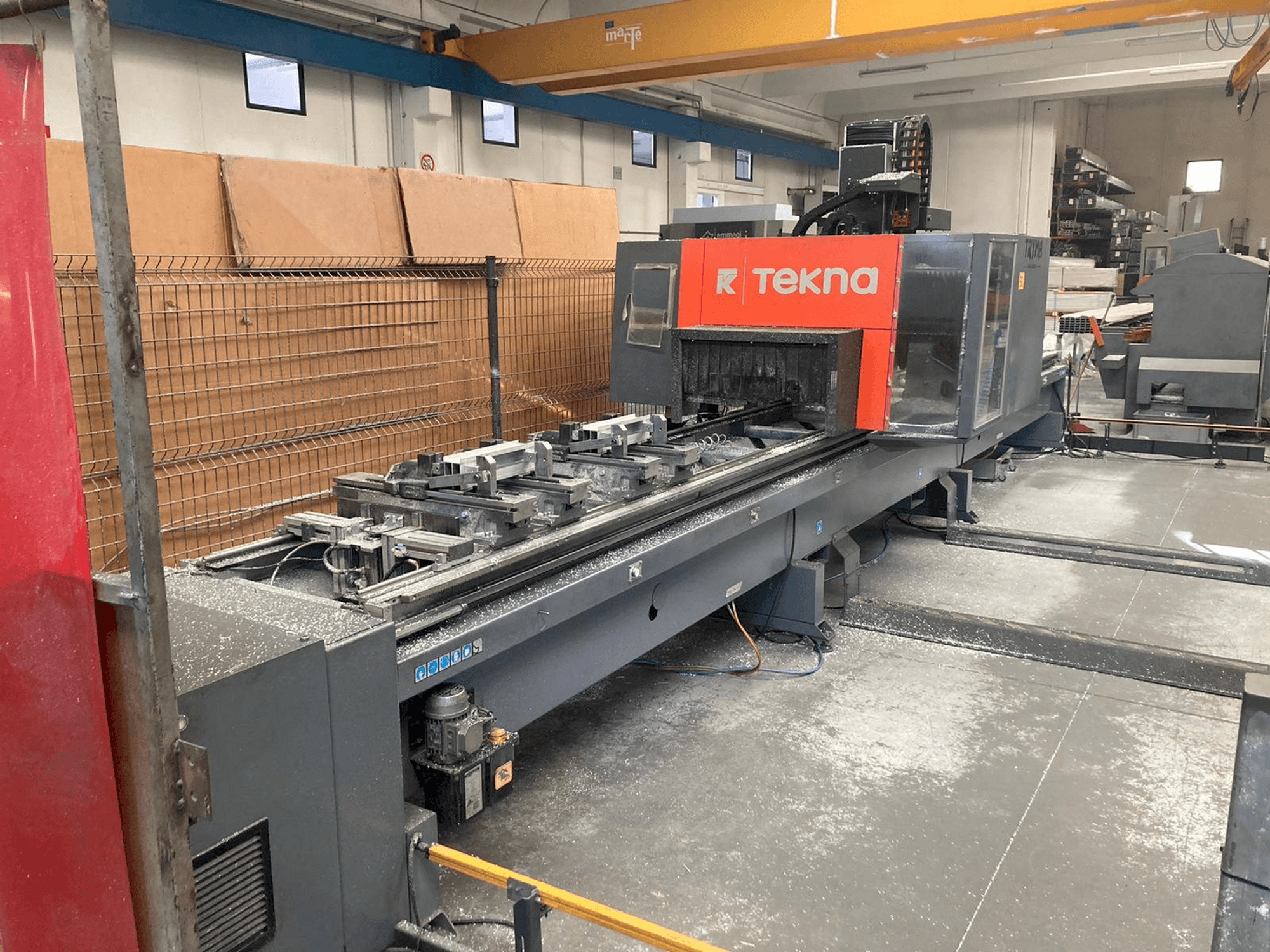 Frontansicht der Tekna TKE 944-7 Maschine