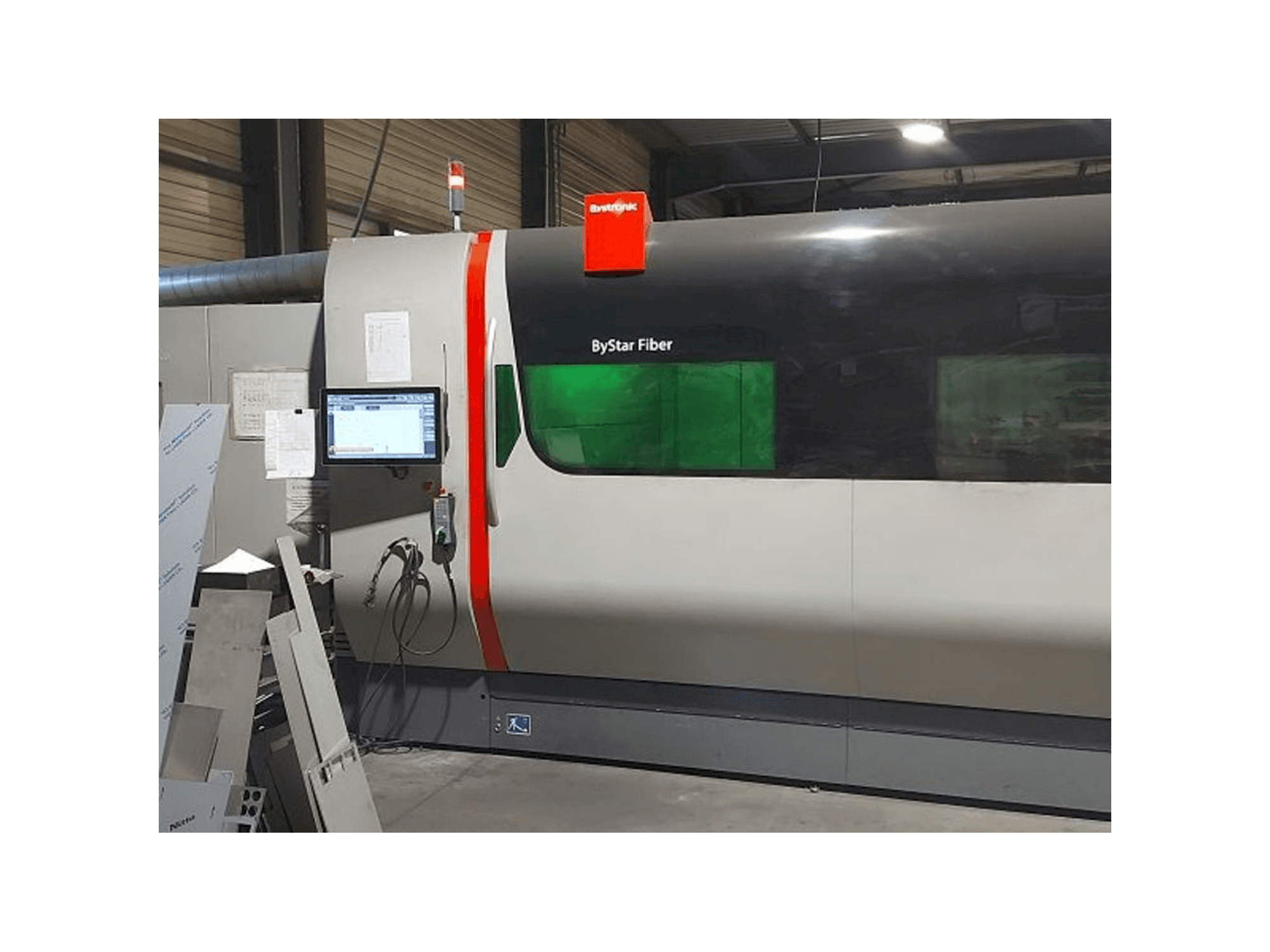 Frontansicht der Bystronic Bystar fiber Maschine