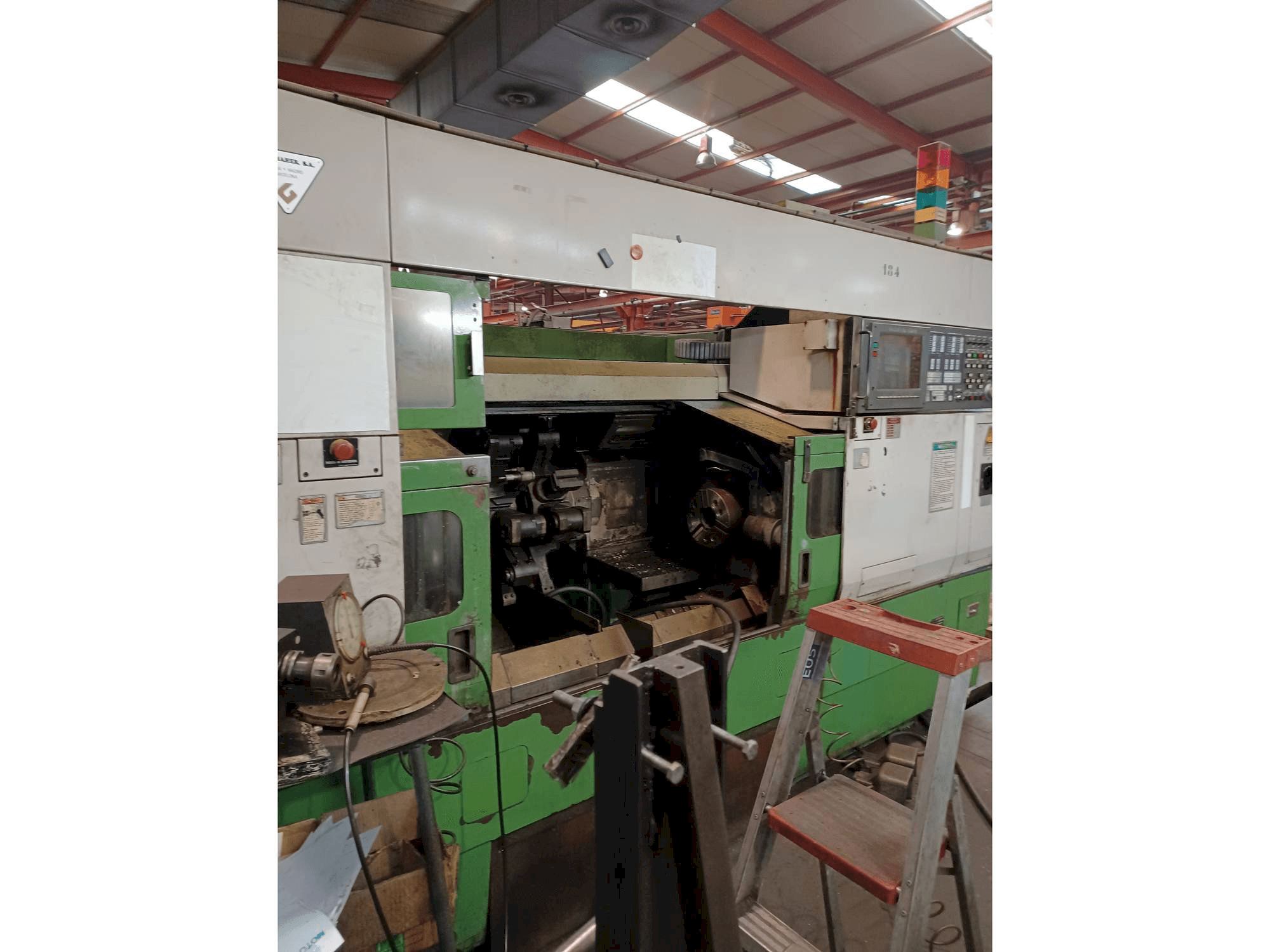Frontansicht der Mazak Multiplex 630 Maschine