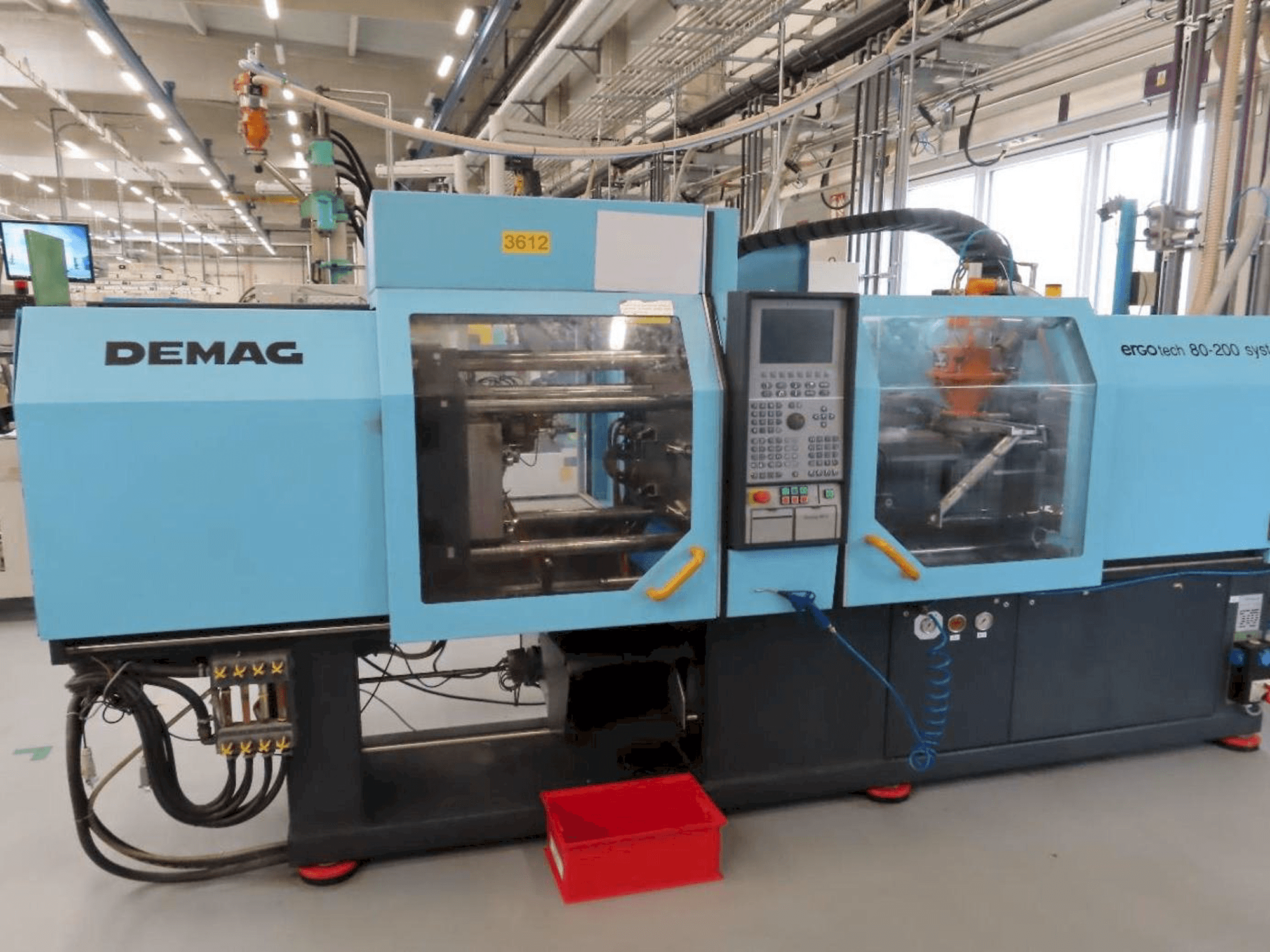 Frontansicht der DEMAG Ergotech 80-200 System Maschine