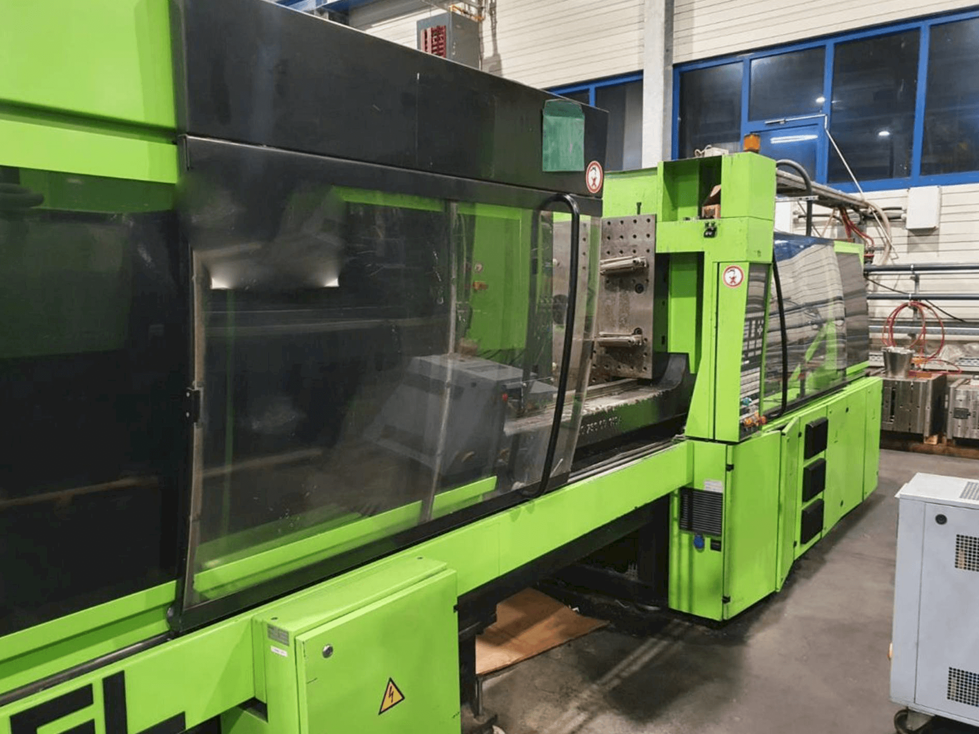 Frontansicht der ENGEL Es 1350/250 Hl Maschine