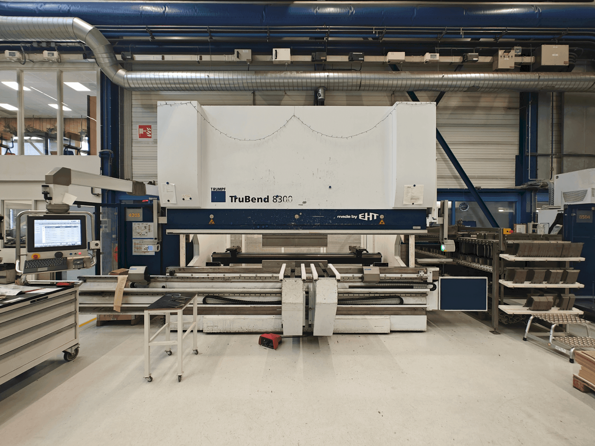 Frontansicht der EHT TruBend 8300-40 Maschine