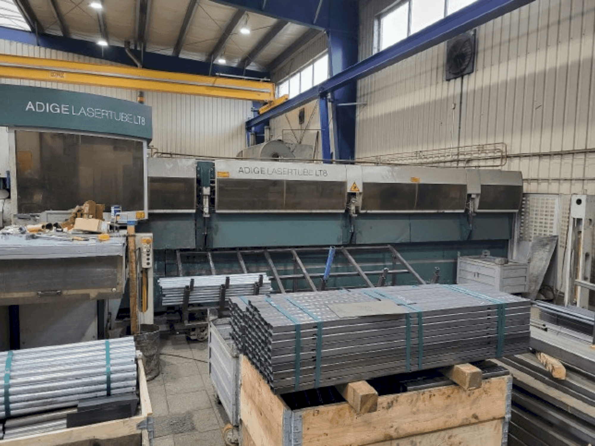 Frontansicht der BLM Adige LT 8 Maschine