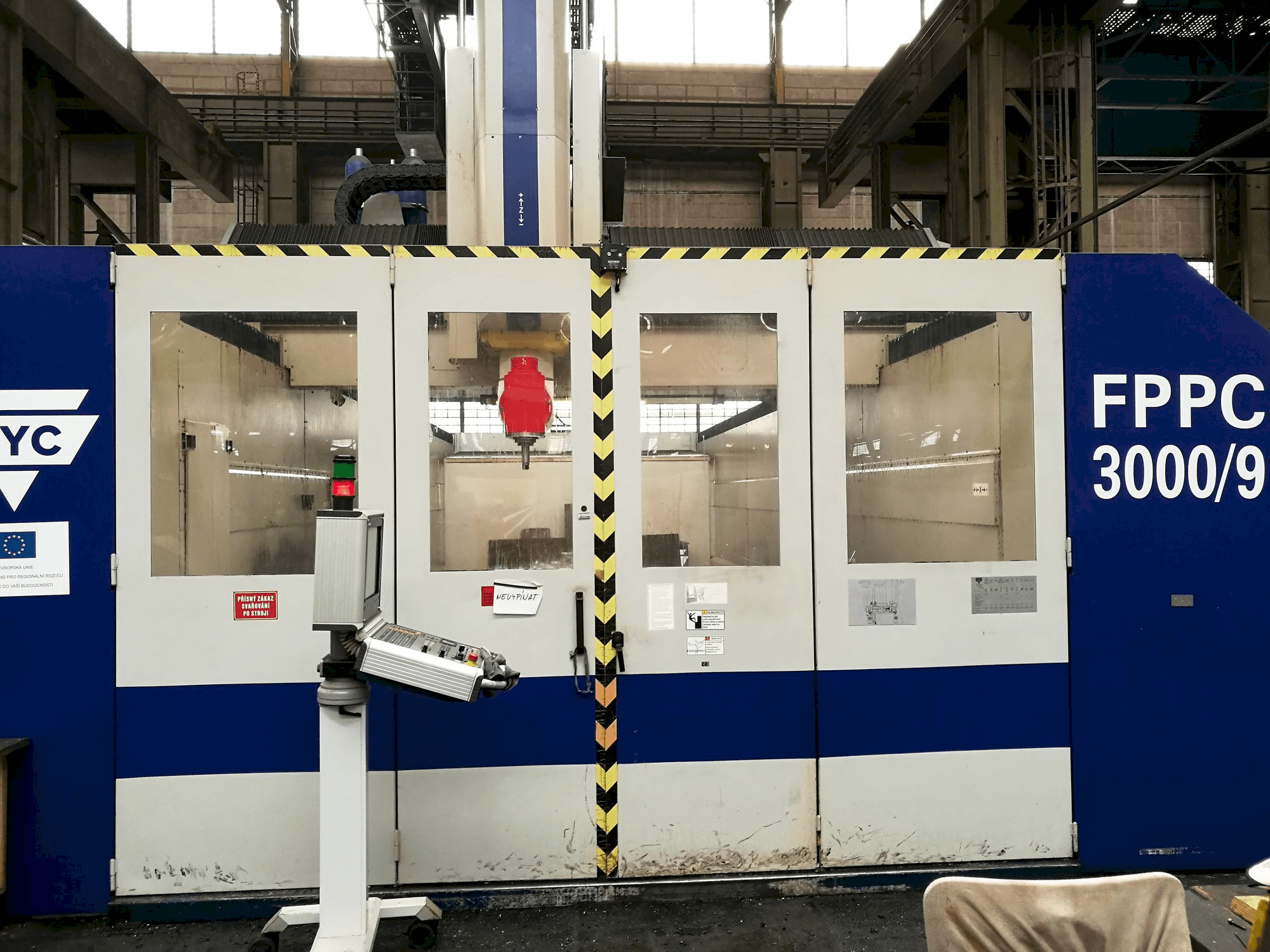 Frontansicht der TYC FPPC 300/9 Maschine