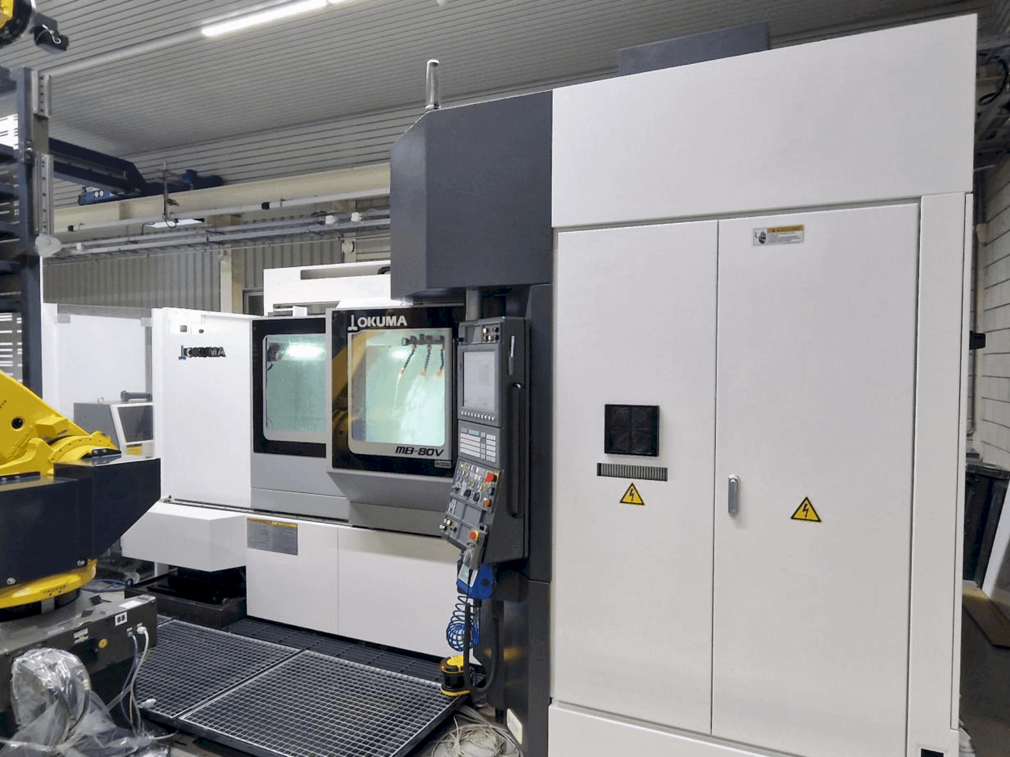 Frontansicht der Okuma MB 80V Maschine