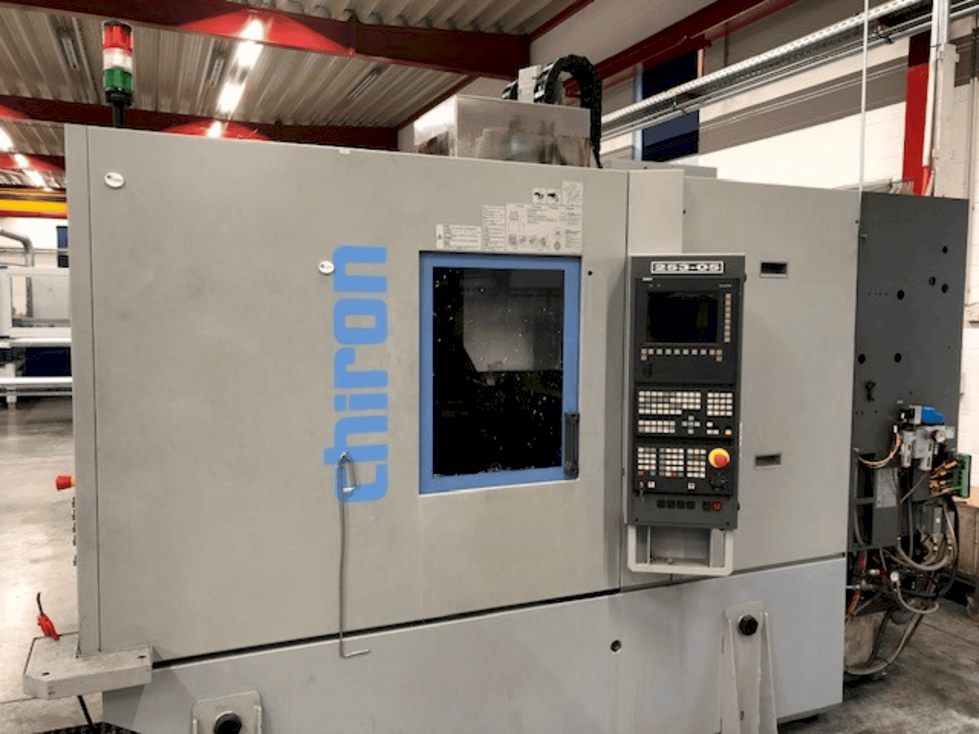 Frontansicht der CHIRON FZ 12 KW HIGH-SPEED Maschine