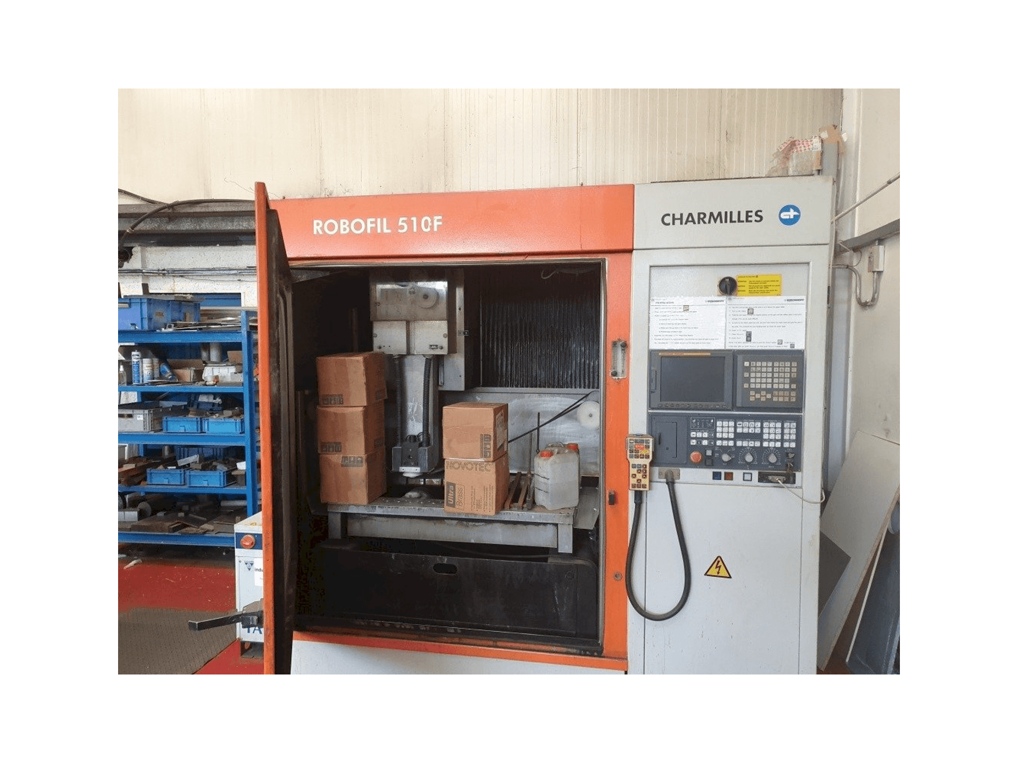 Frontansicht der CHARMILLES Robofil 510F Maschine