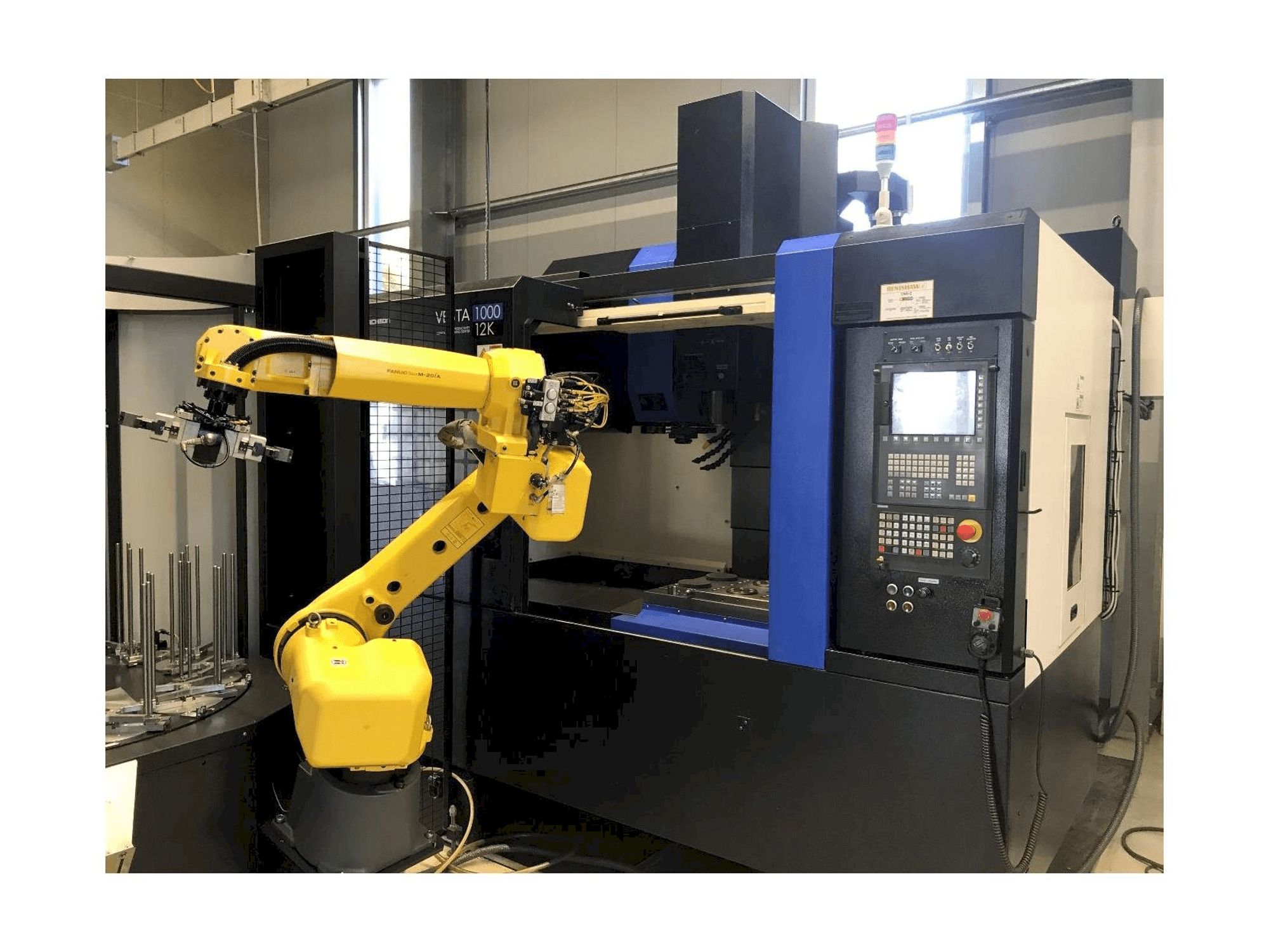 Frontansicht der HWACHEON Vesta 1000 Maschine