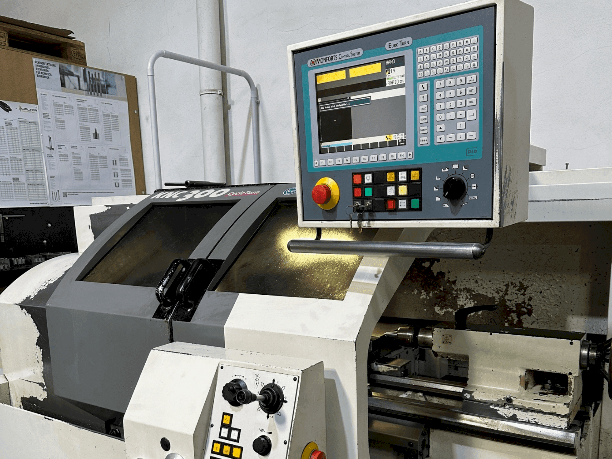 Frontansicht der Monforts KNC 300 CycleTurn Maschine