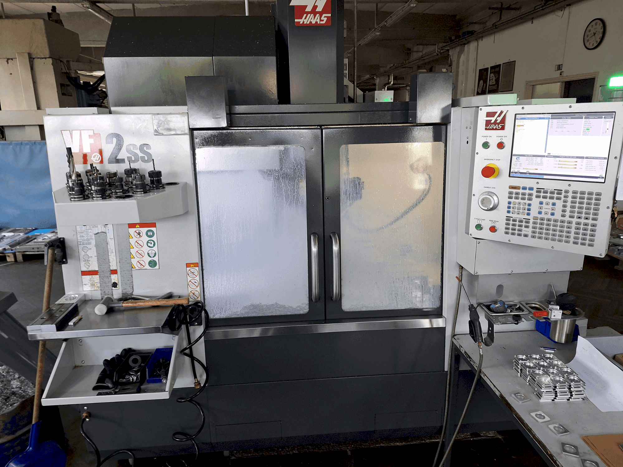 Frontansicht der HAAS VF 2 SS Maschine