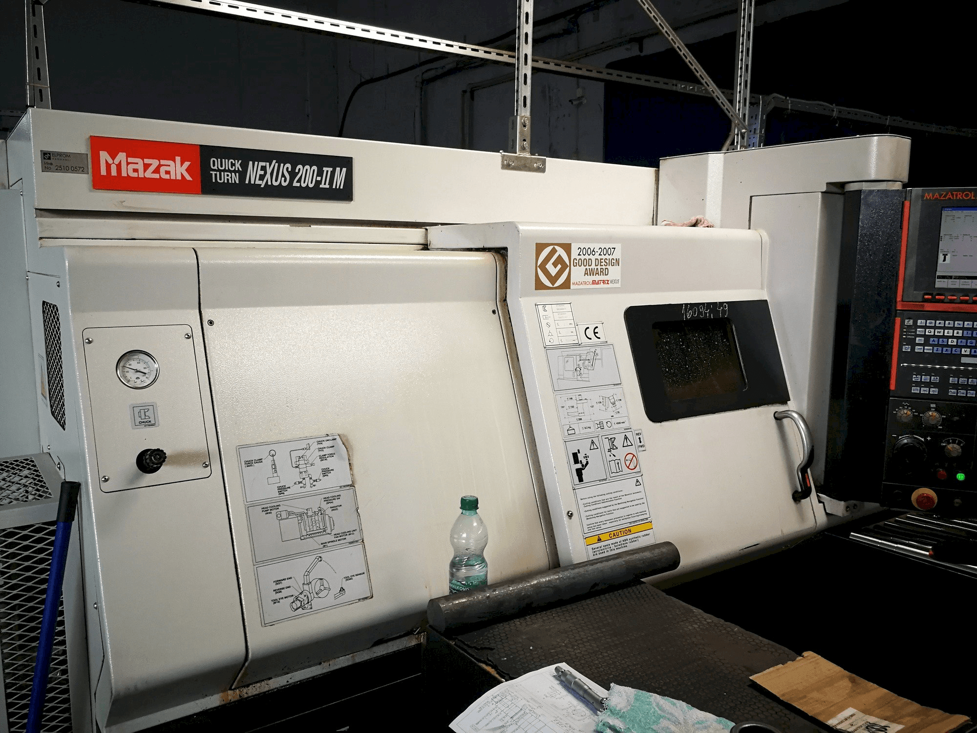Frontansicht der Mazak Quick Turn Nexus 250-II M Maschine