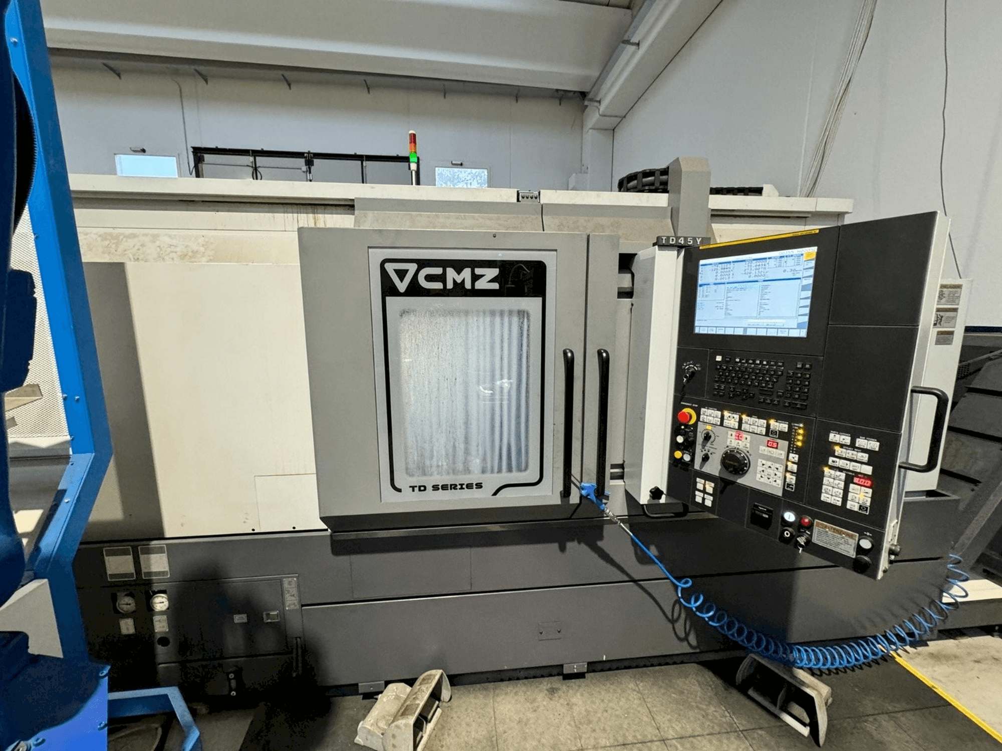 Frontansicht der CMZ TD 45 Y 1350 Maschine
