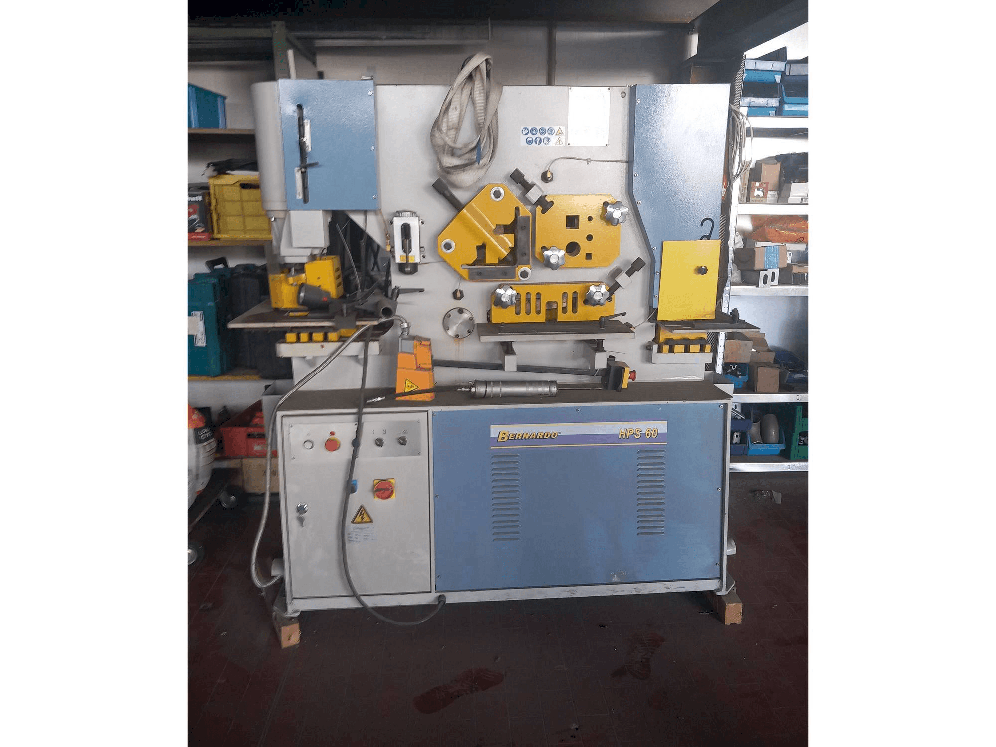 Frontansicht der Bernardo HPS 60 Maschine