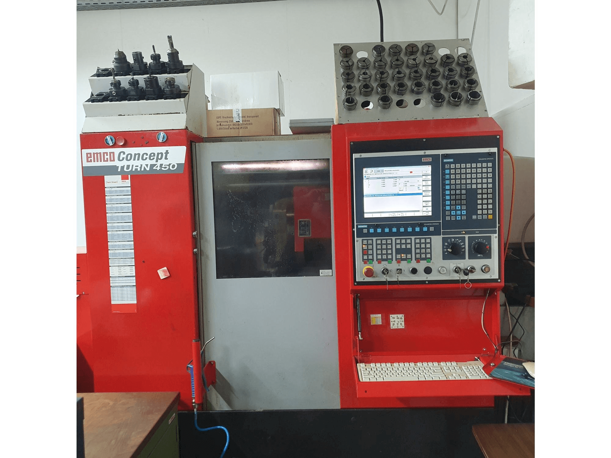 Frontansicht der EMCO Concept 450 Maschine
