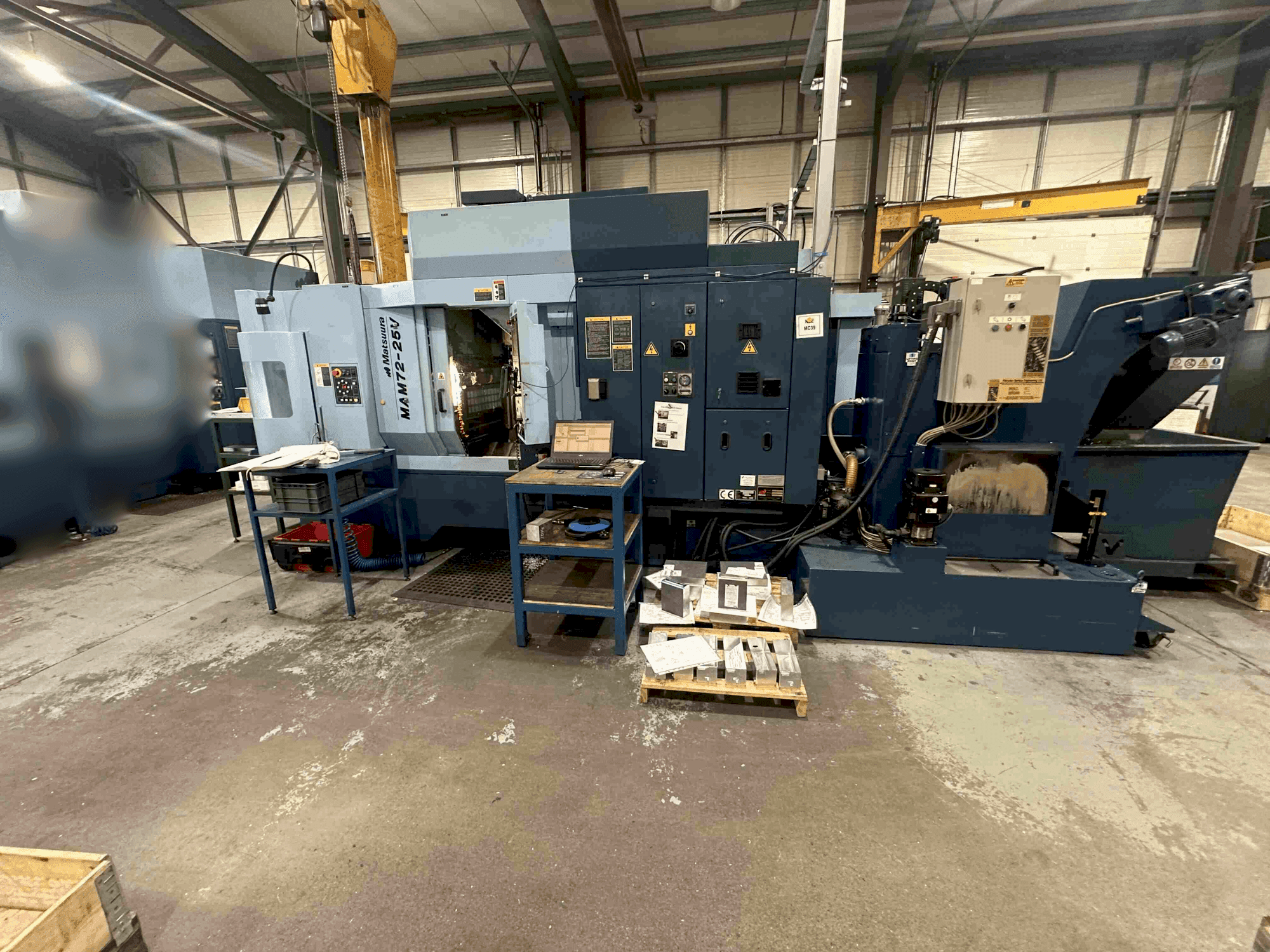 Frontansicht der Matsuura MAM72-25V Maschine