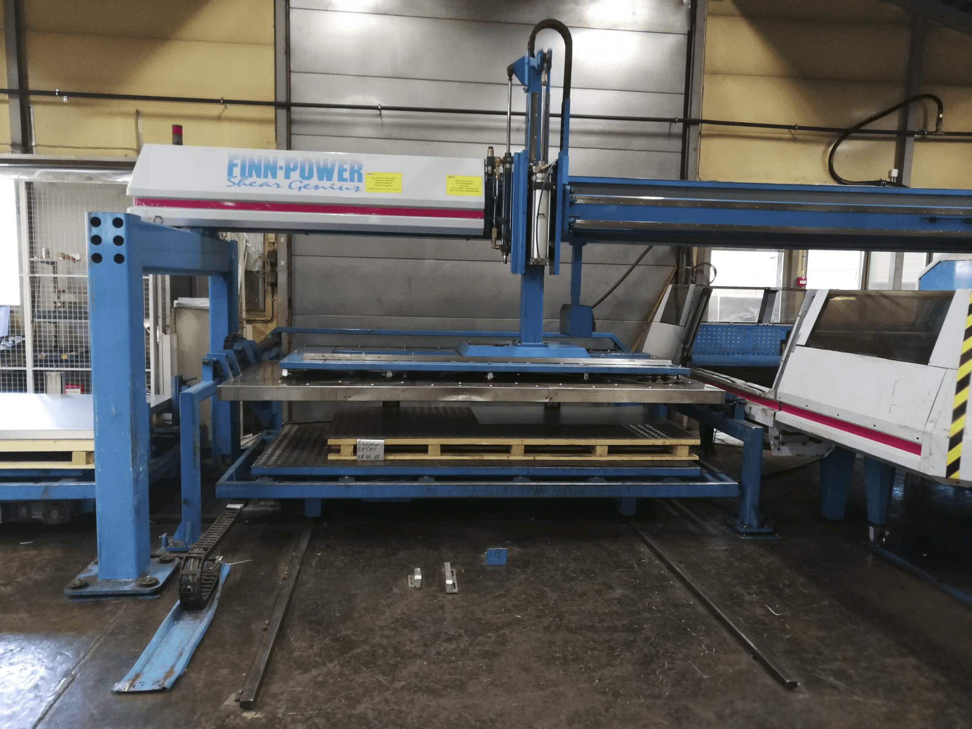 Frontansicht 1 der Finn-Power TRS 6 SBU Maschine