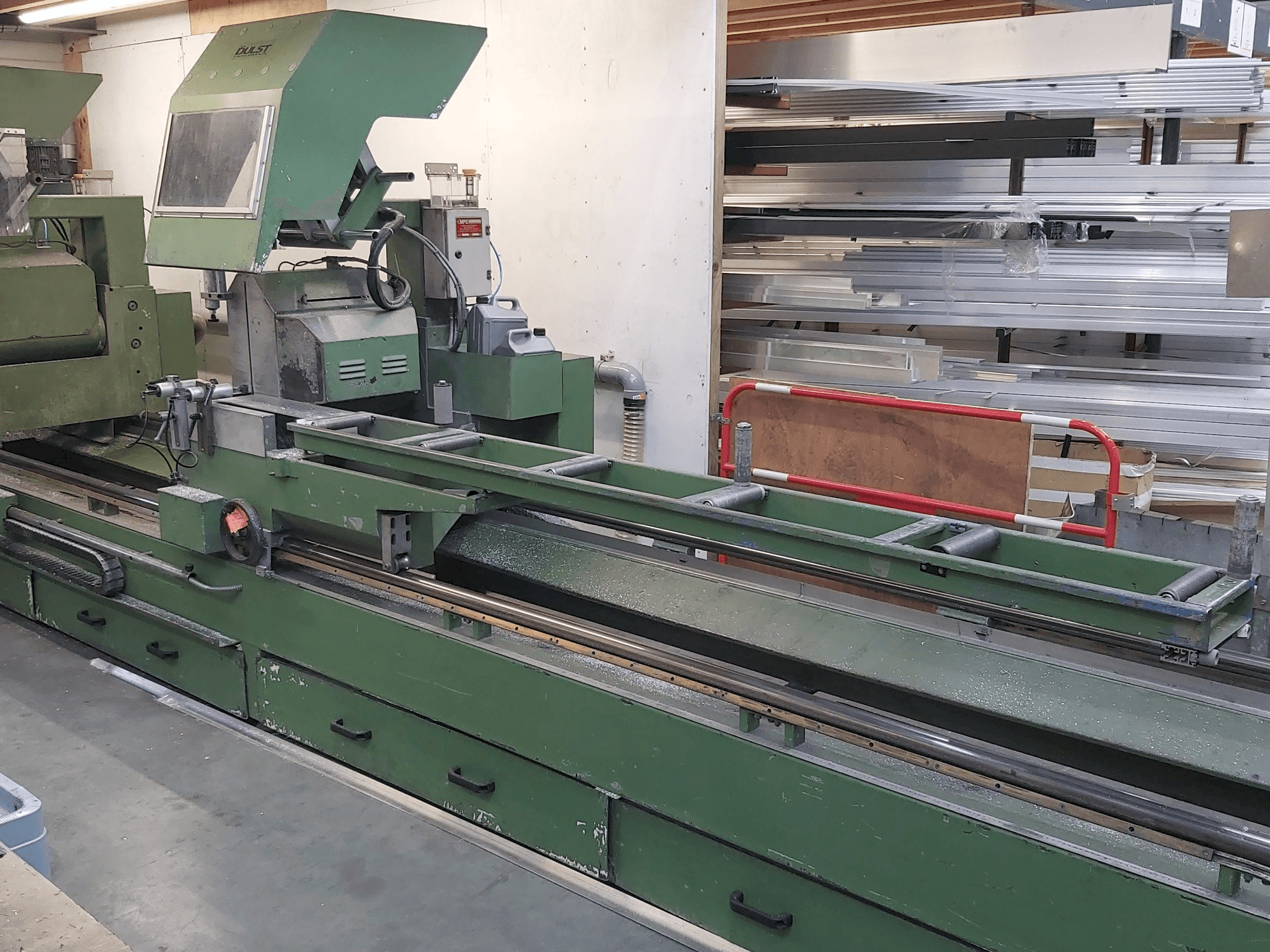 Frontansicht der MECAL SW453 Reverse Garda 3 Maschine