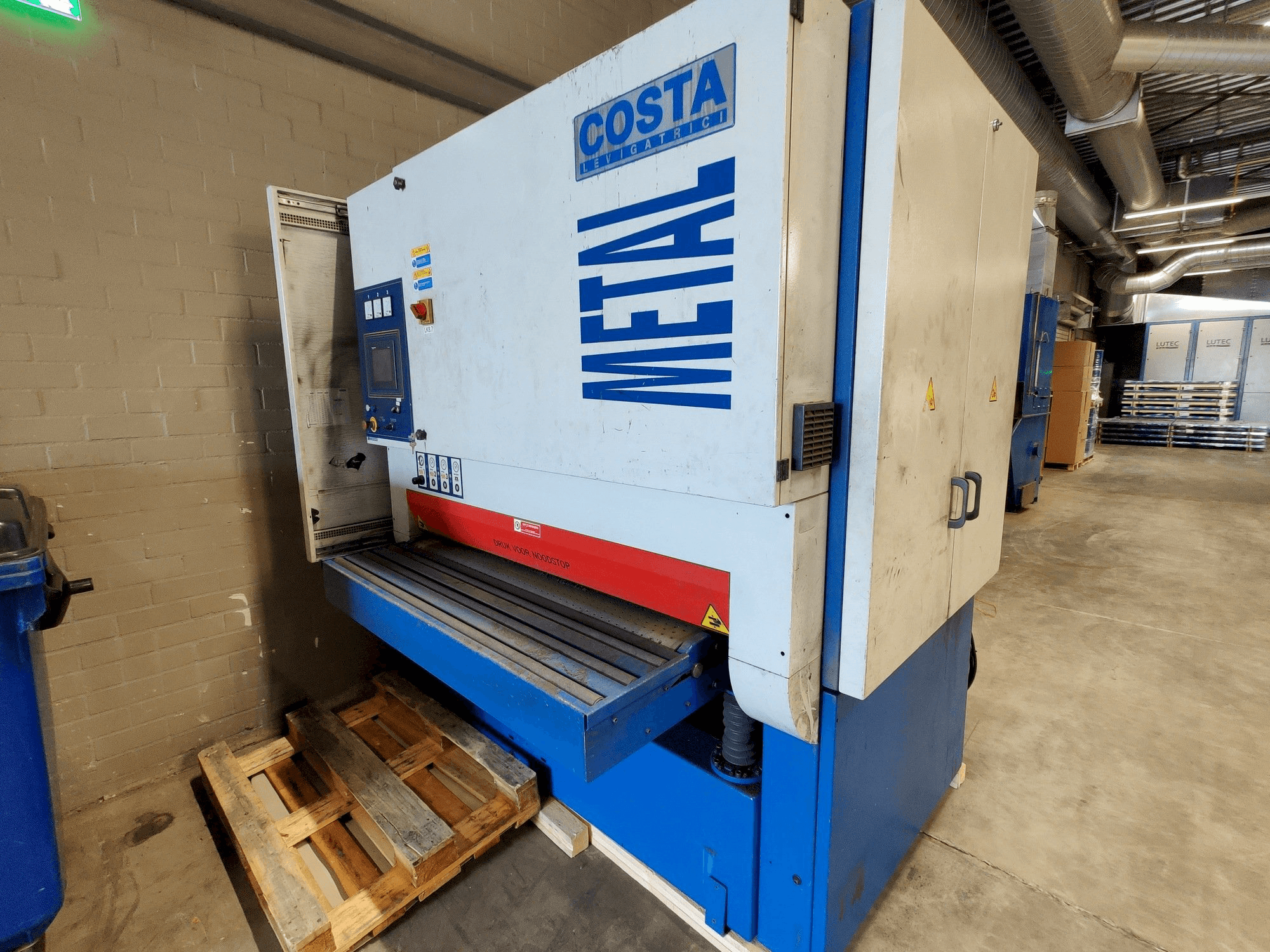 Frontansicht der Costa MD5 CVV 1350 Maschine