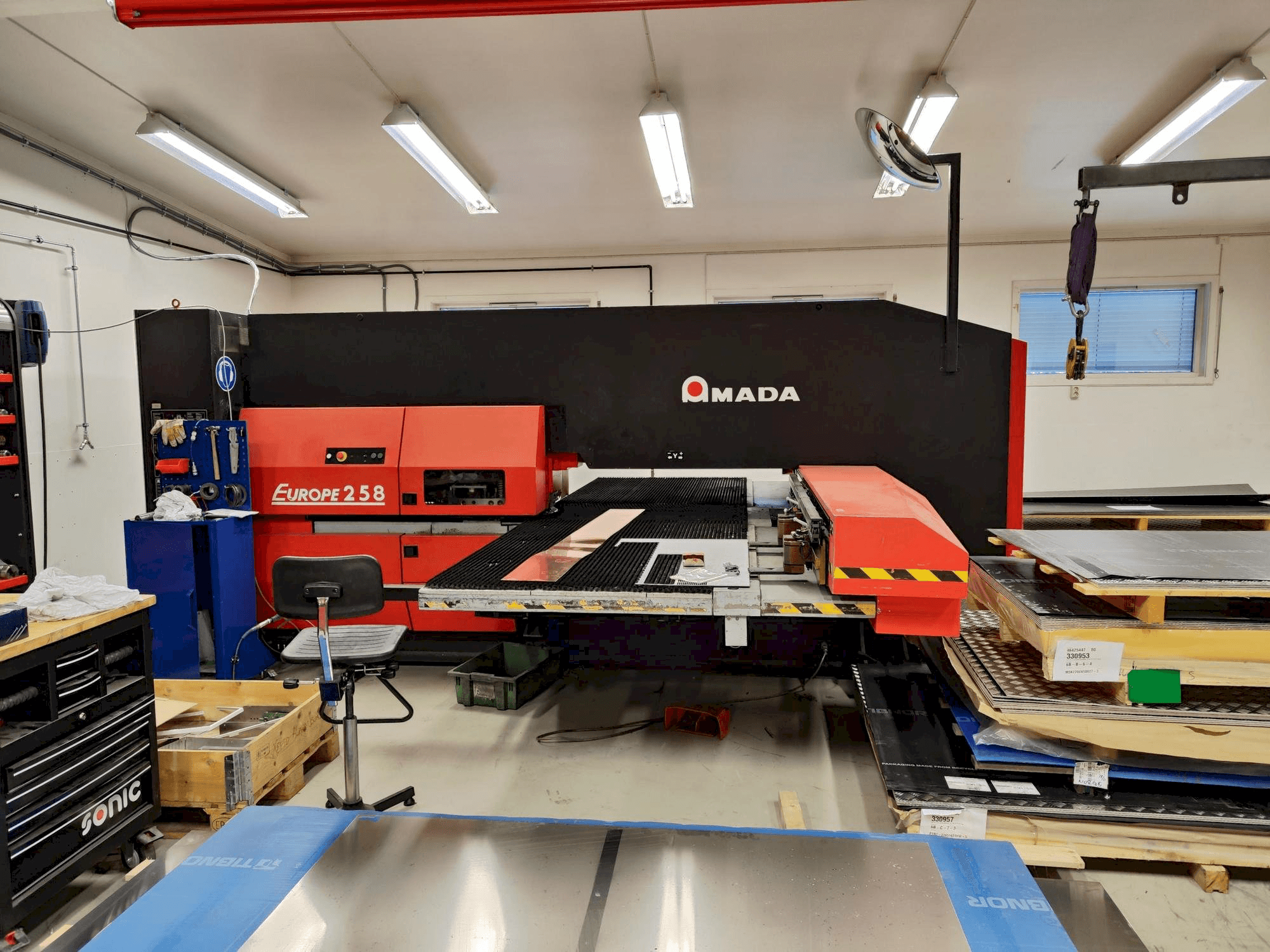 Frontansicht der AMADA EUROPE 258 Maschine