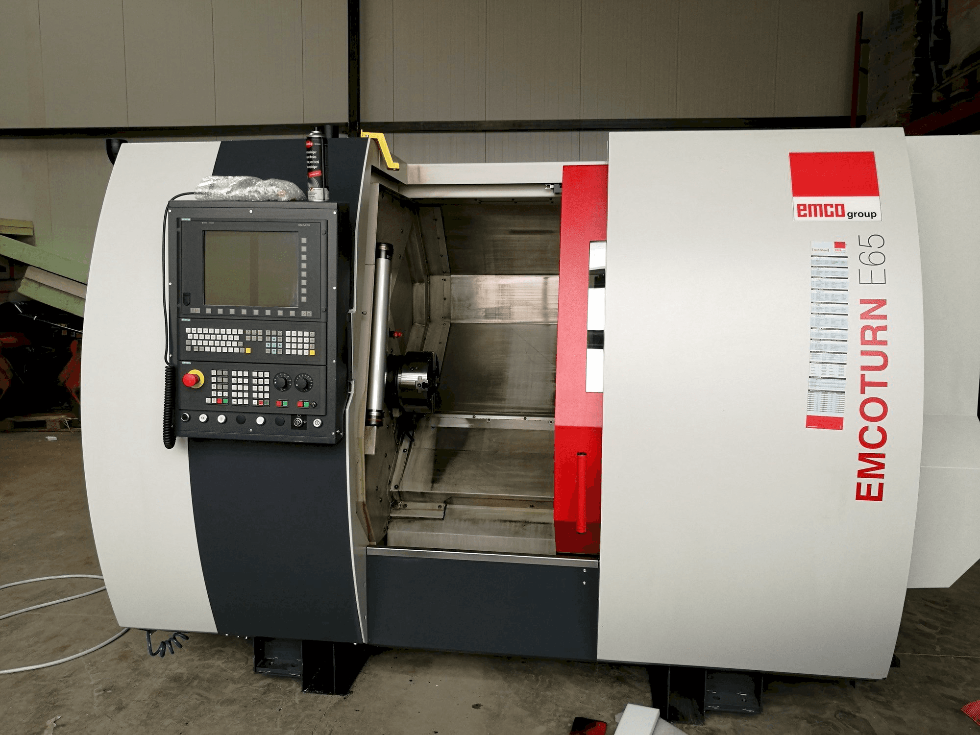 Frontansicht der EMCO Emcoturn E65 Maschine