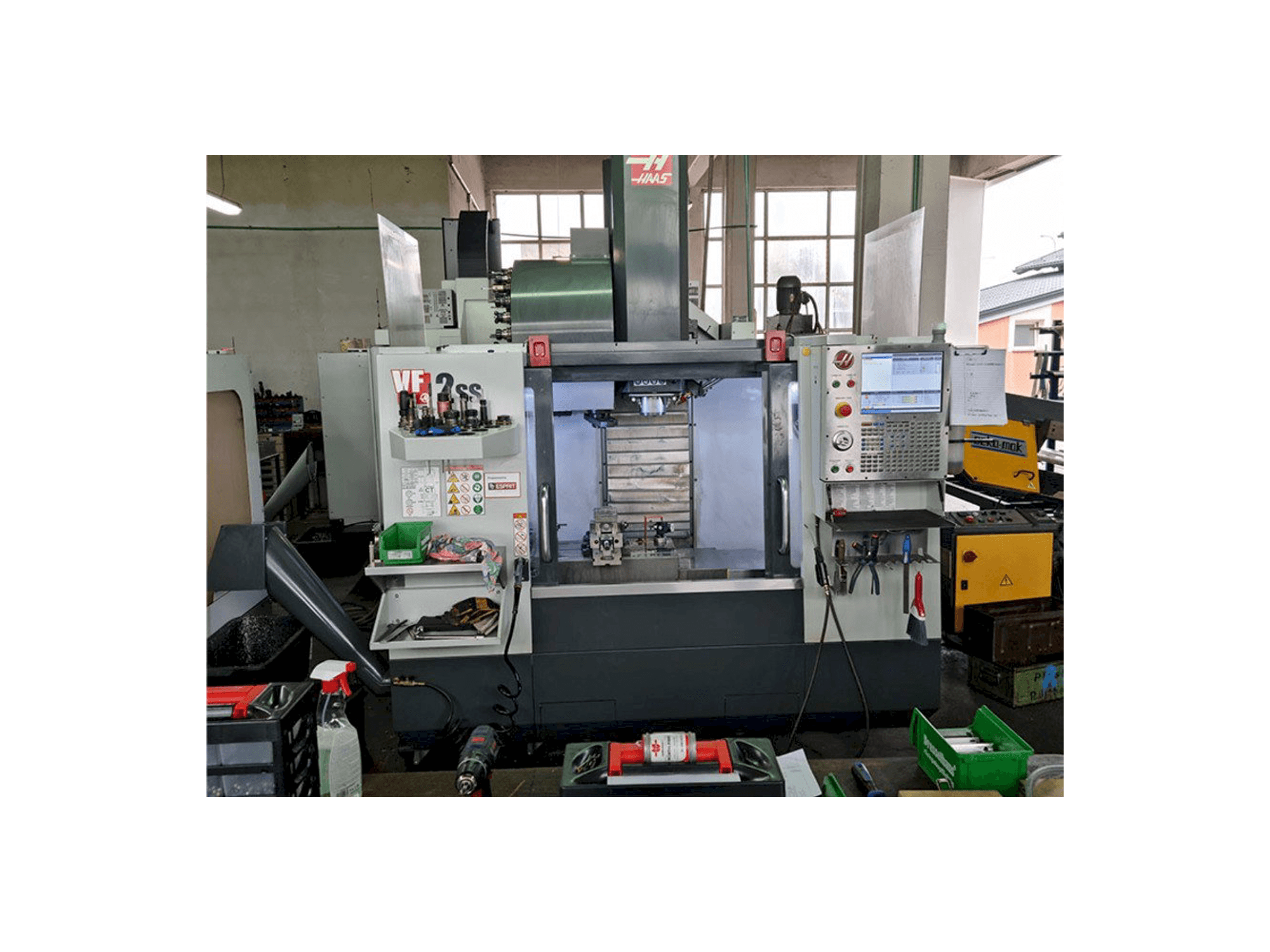 Frontansicht der HAAS VF-2SS Maschine