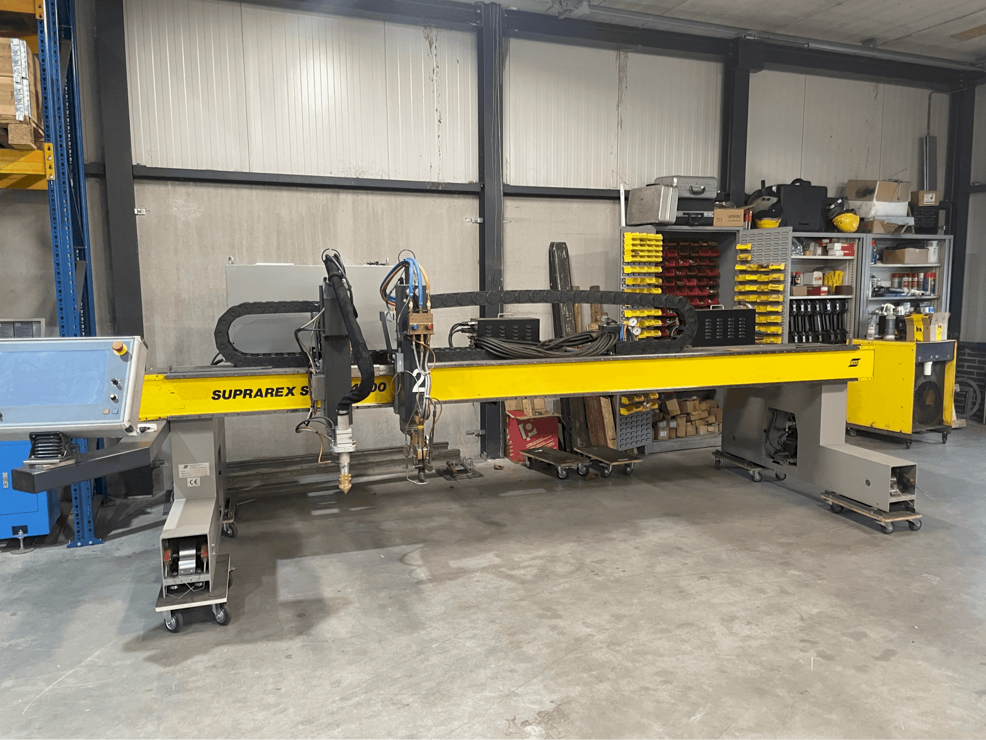 Frontansicht der ESAB SXE-P2 4000 Maschine