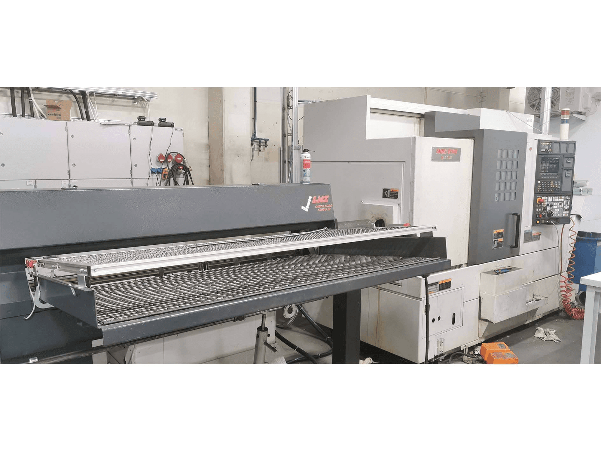 Frontansicht der MORI SEIKI NL 1500 MC 7500 Maschine