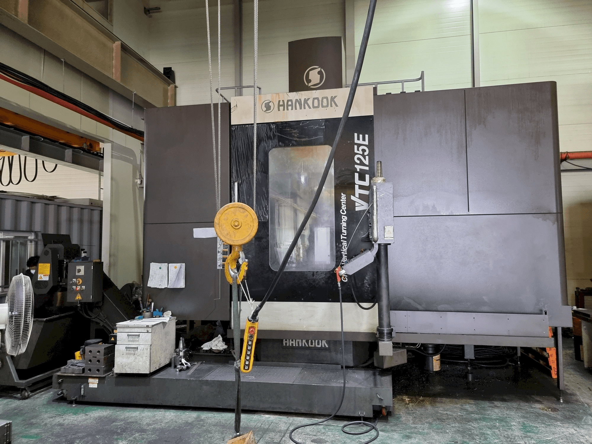 Frontansicht der HANKOOK VTC125E Maschine