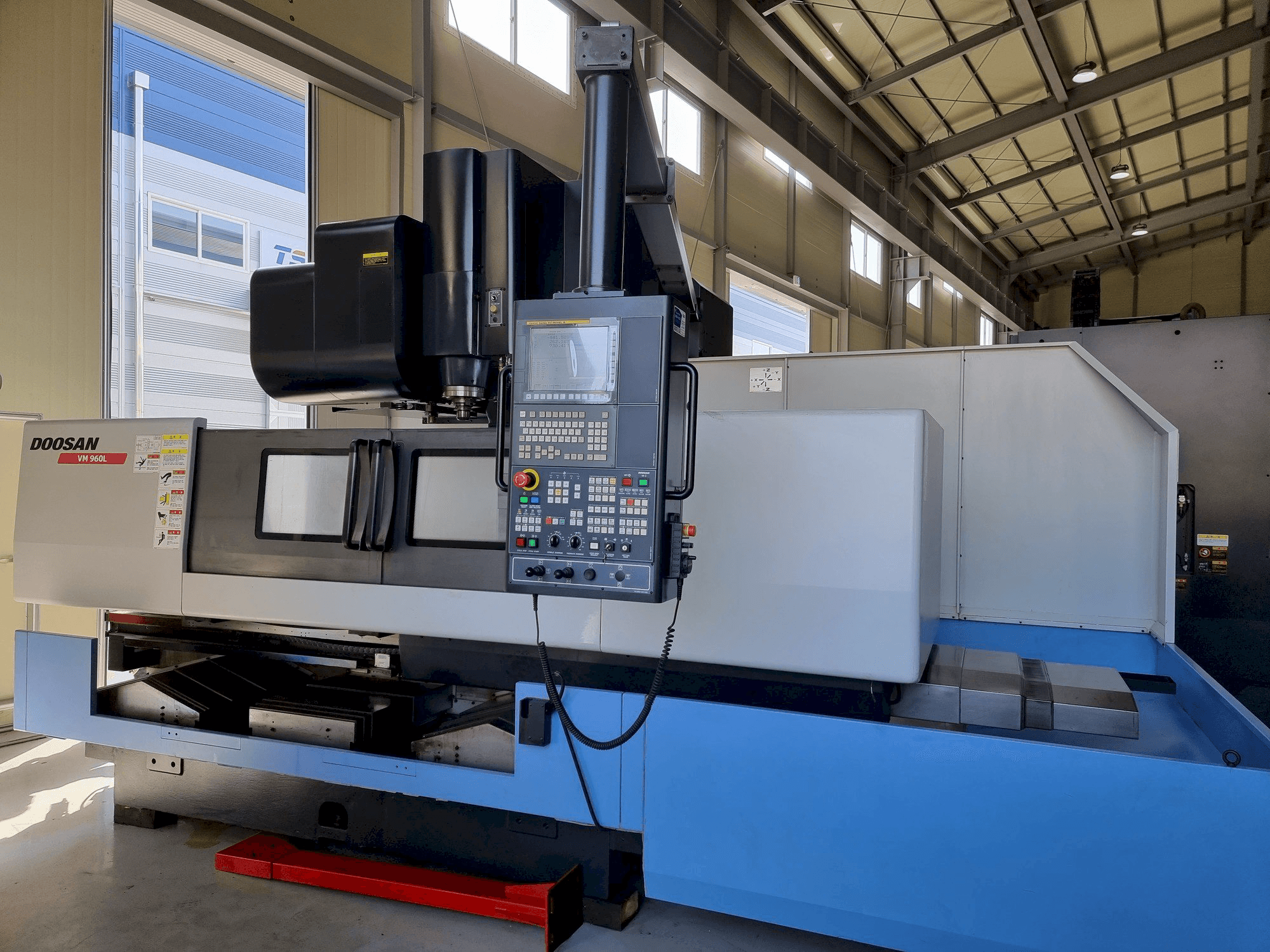 Frontansicht der Doosan VM 960L Maschine